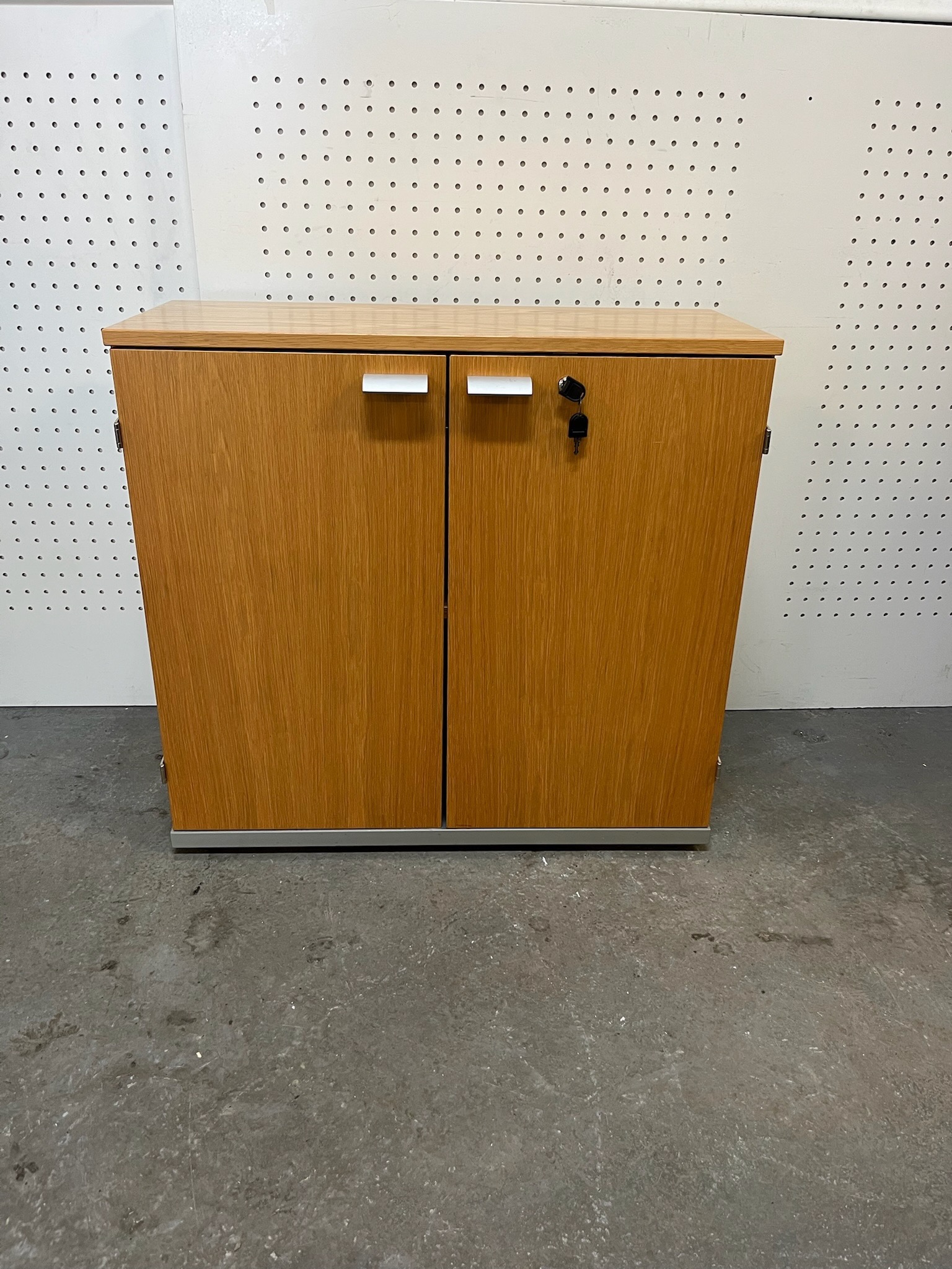 SELT / SOLD Skrifstofuskápur, B80xD34xH75 sm.