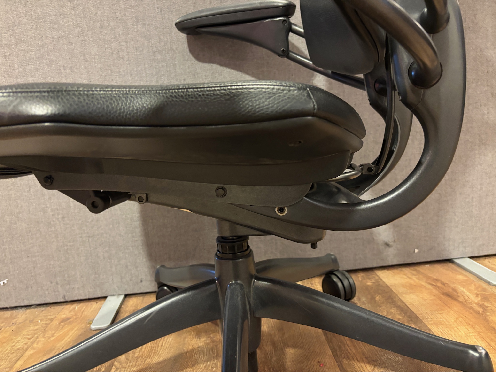 SELT / SOLD Humanscale skrifborðsstóll 6