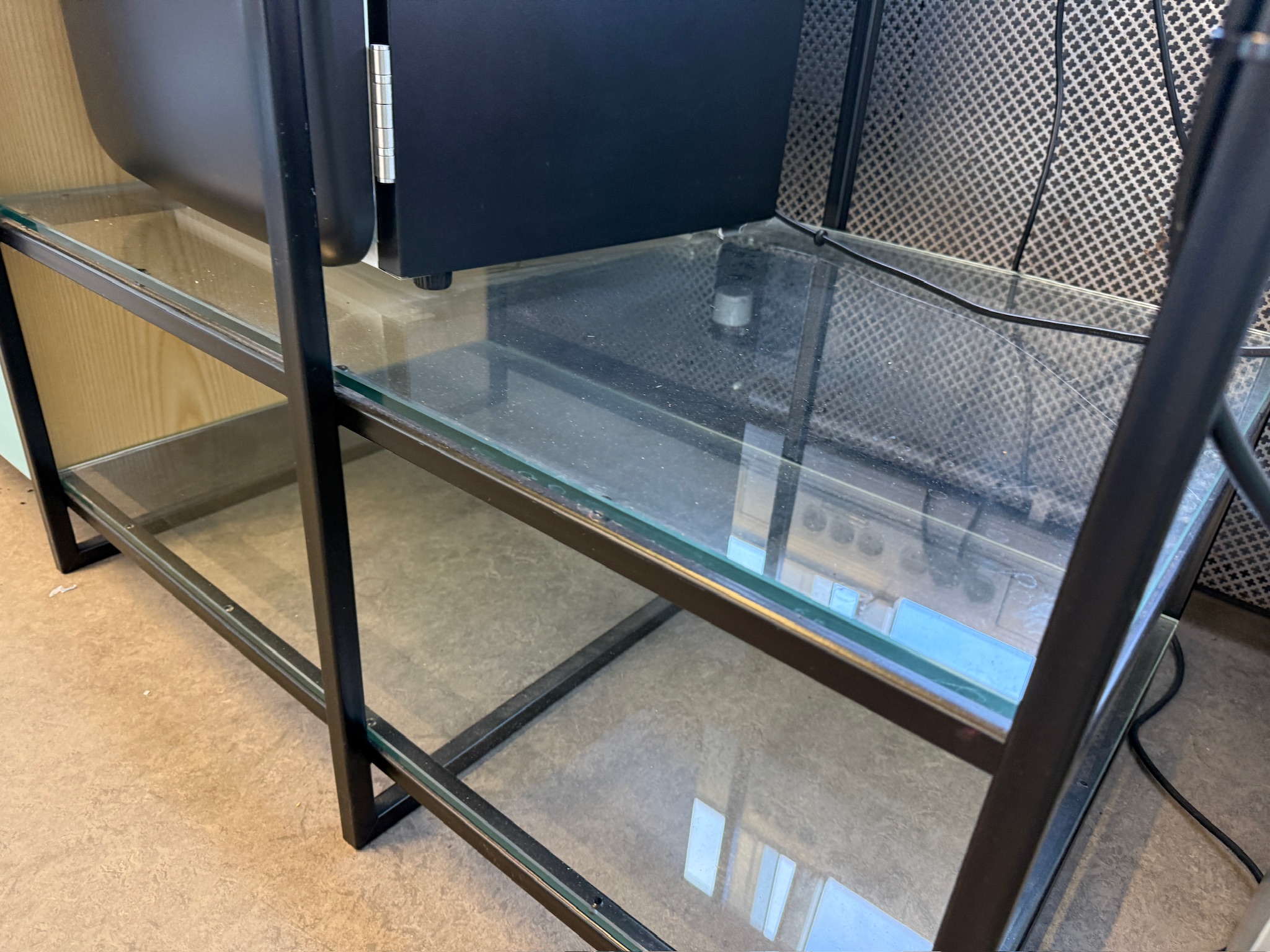 SELT / SOLD EFG vinnuborð með skúffum og hillum frá A4, B177xD63sm. 9