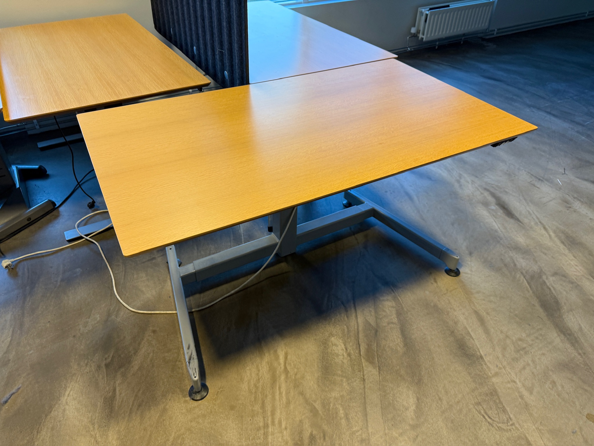 SELT / SOLD Dencon rafmagnsborð frá Pennanum, B140xD80sm. 2