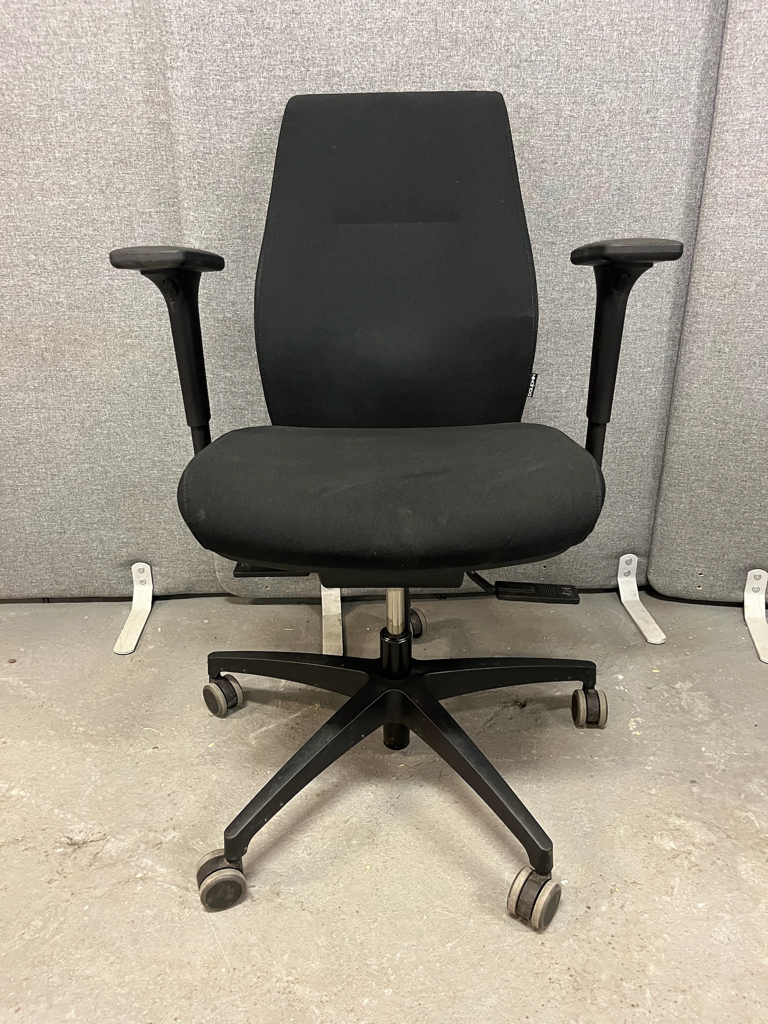 SELT / SOLD Dauphin skrifborðsstóll frá Pennanum 2