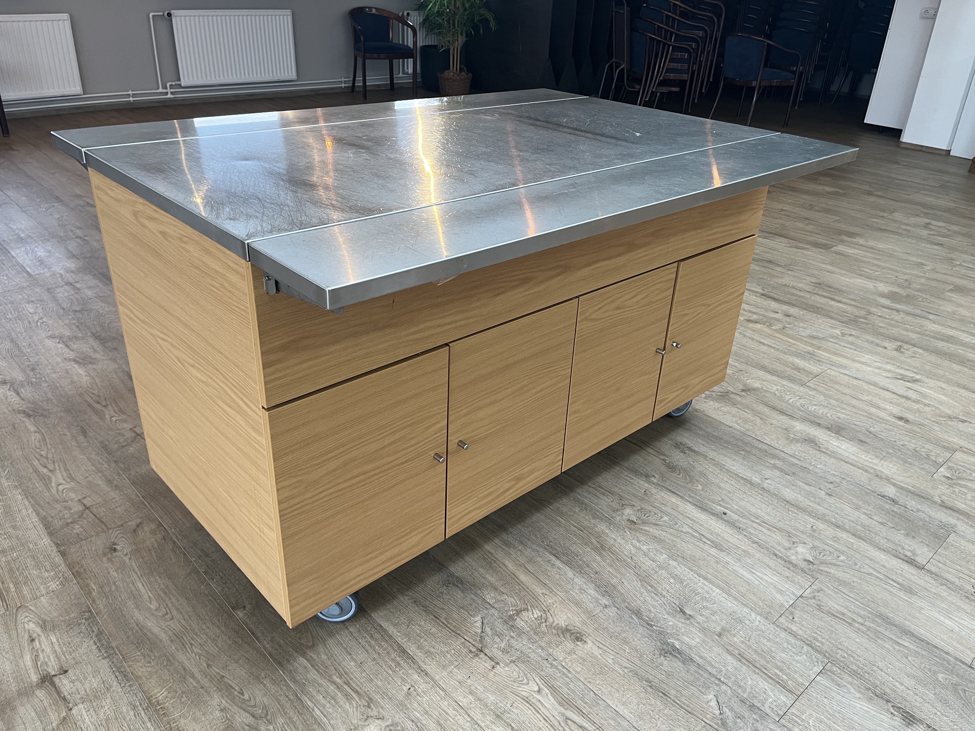 SELT / SOLD - Mötuneytisborð 4