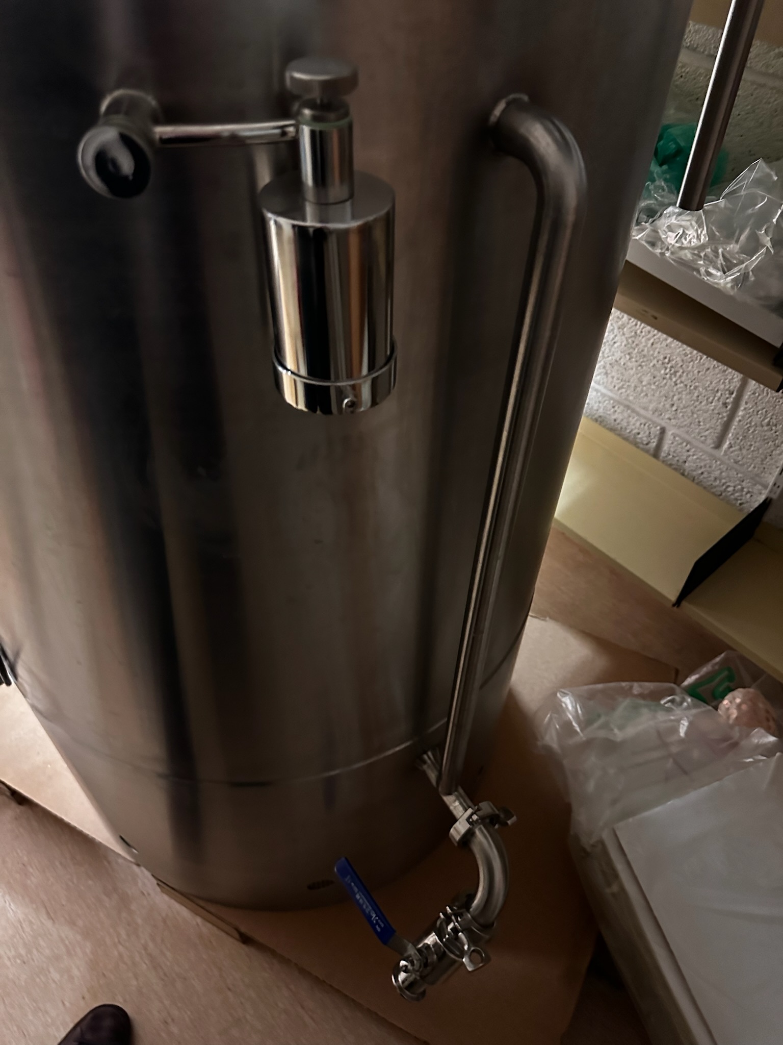 SELT / SOLD Breyttur 300L tankur notaður sem Bioreactor 5