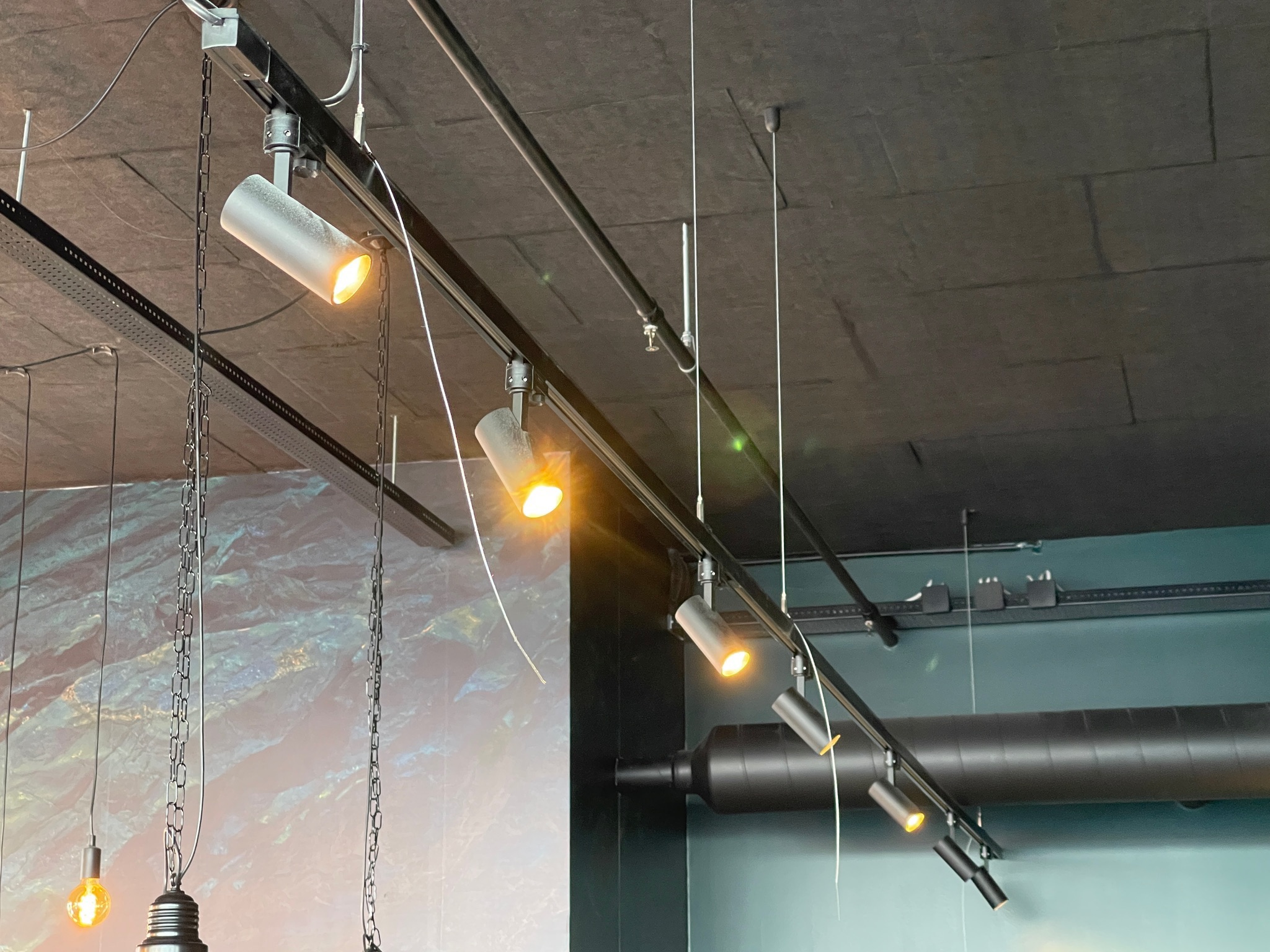 SELT / SOLD 13 Powergear Led kastarar á 2 brautum 2