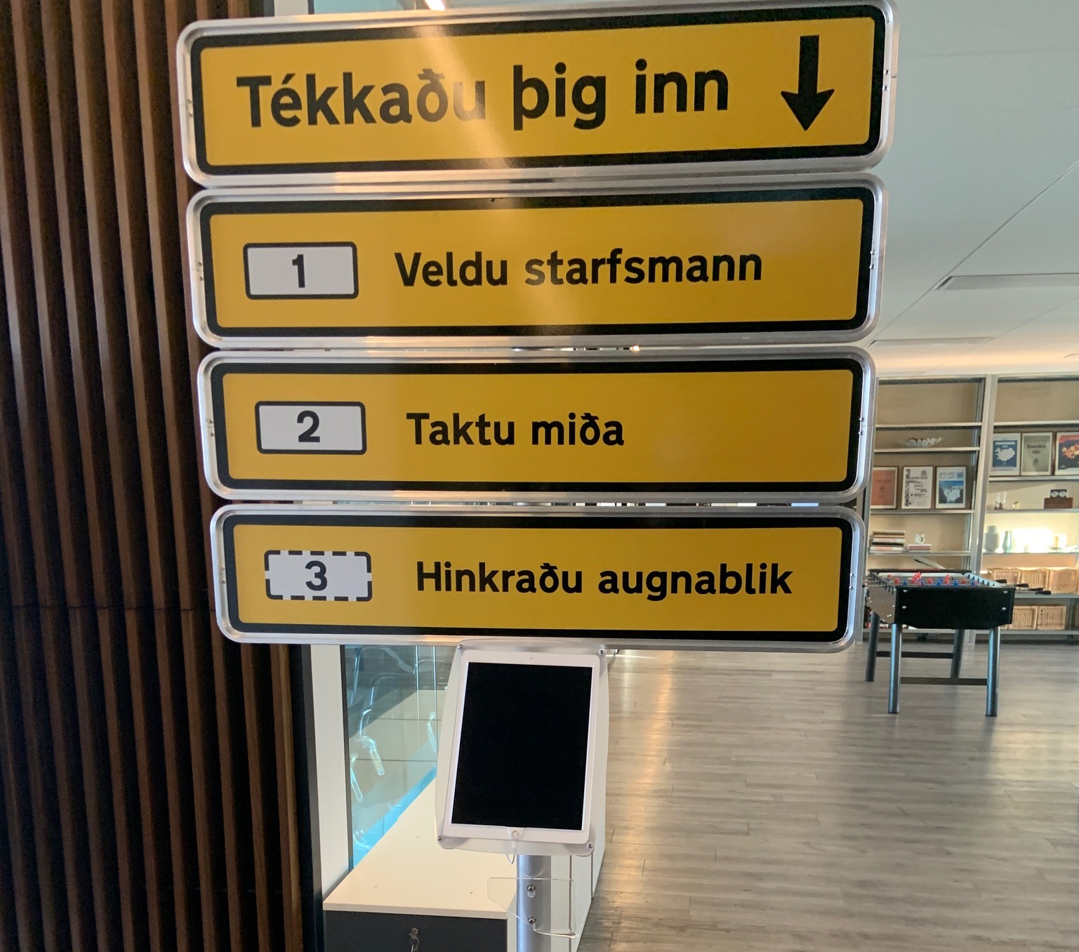 SELT / SOLD Tékkaðu þig inn! Ipadskilti 2