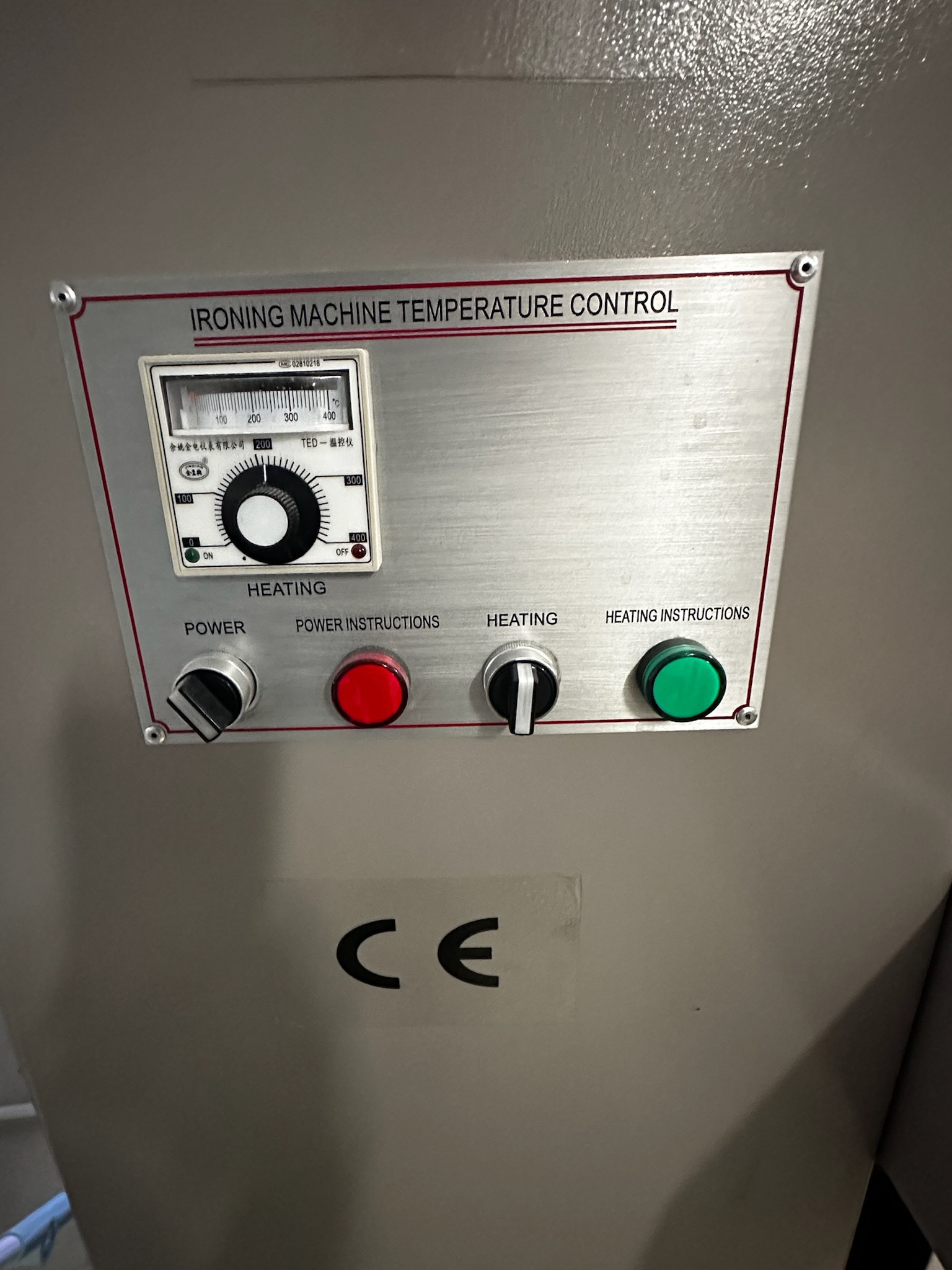 SELT / SOLD - Iðnaðarstrauvél 7