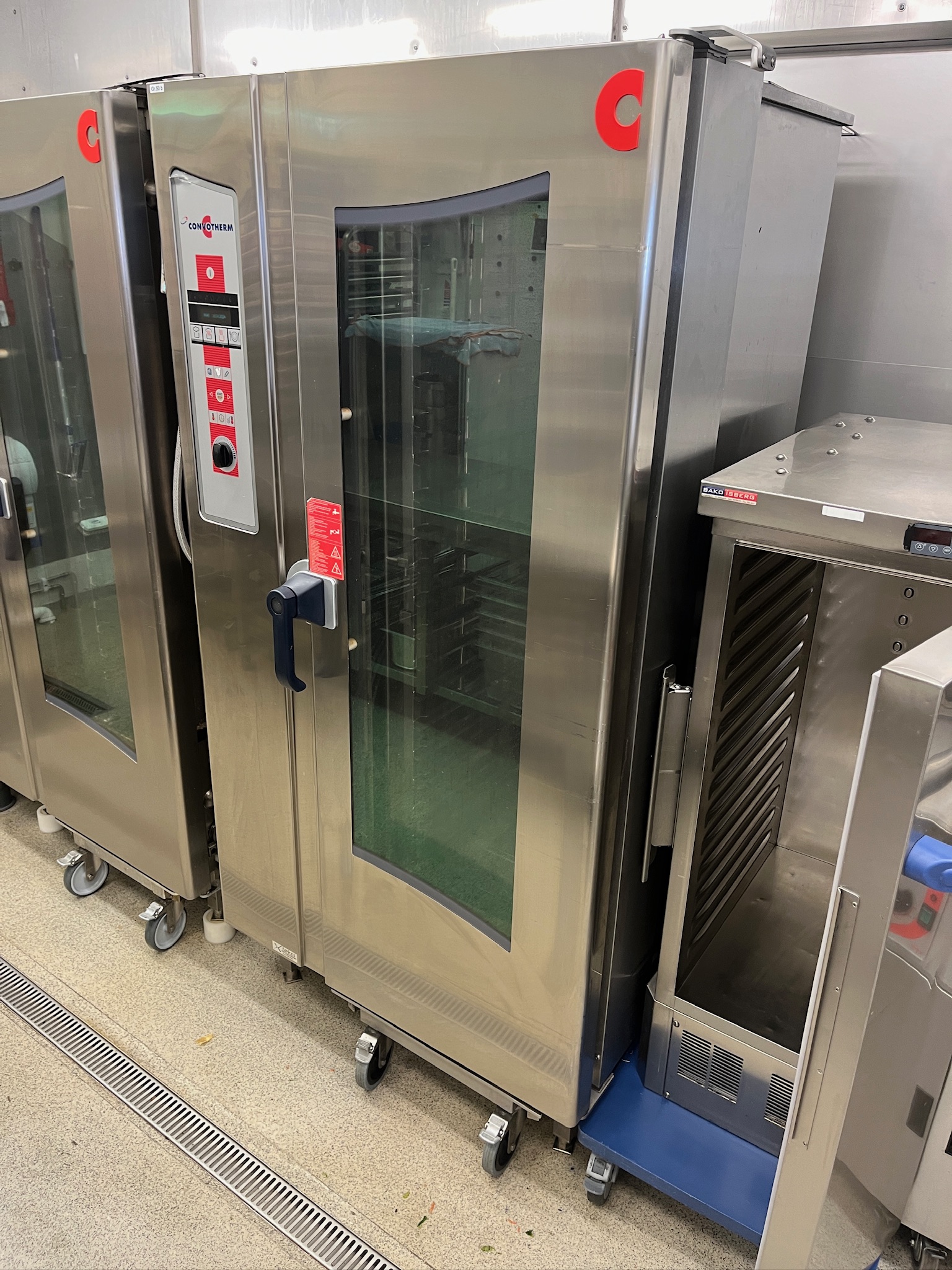 SELT / SOLD - Convotherm gufuofn án ketils en m.hreinsikerfi, 20 skúffur