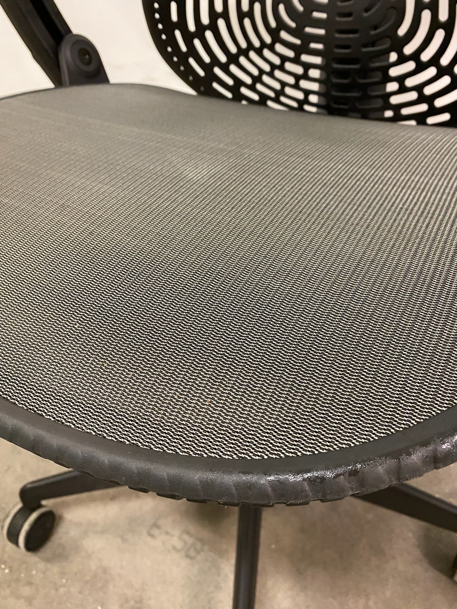 SELT / SOLD Herman Miller Mirra 9