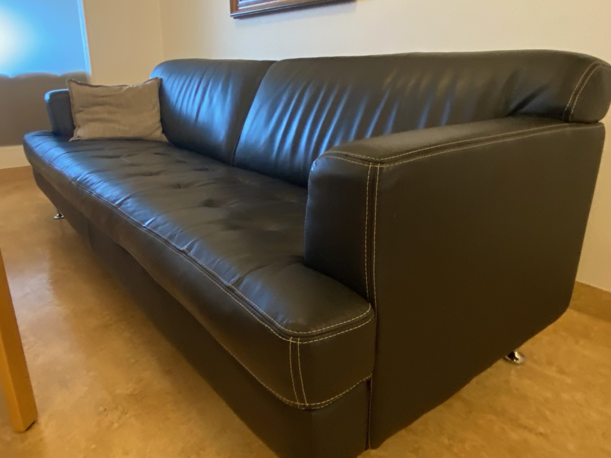SELT / SOLD Vandaður leðursófi - B220 x D90 sm. (2 stk.) Alþingi 6