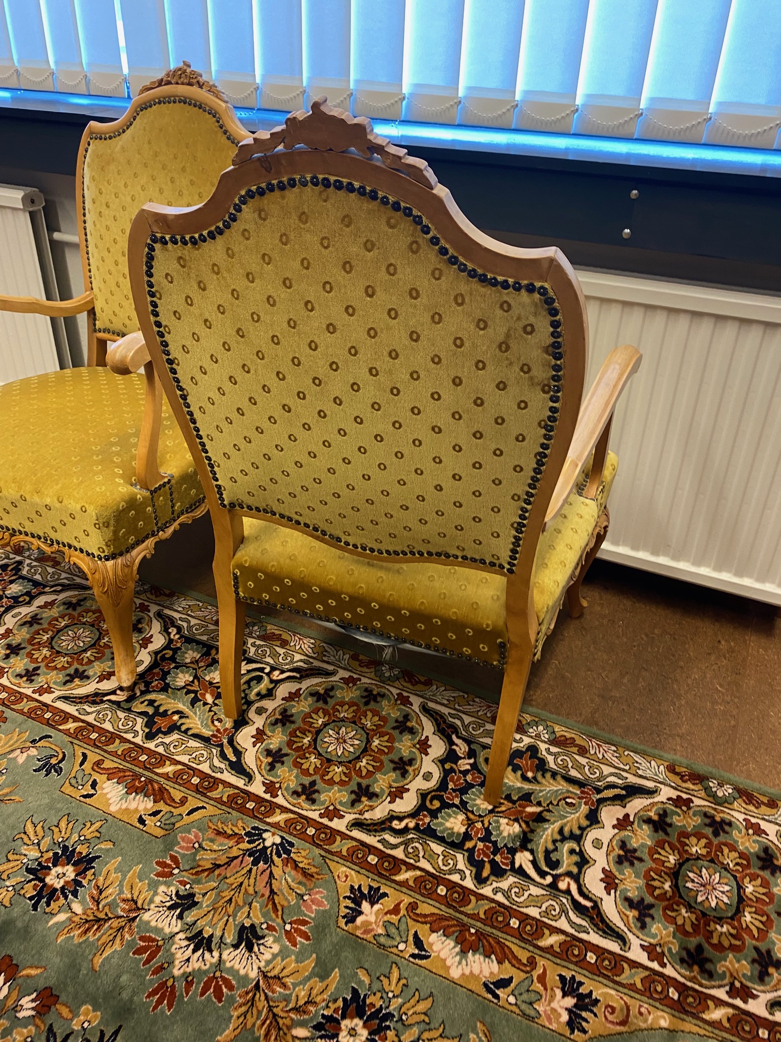 SELT / SOLD Antík stólar - handútskornir 4
