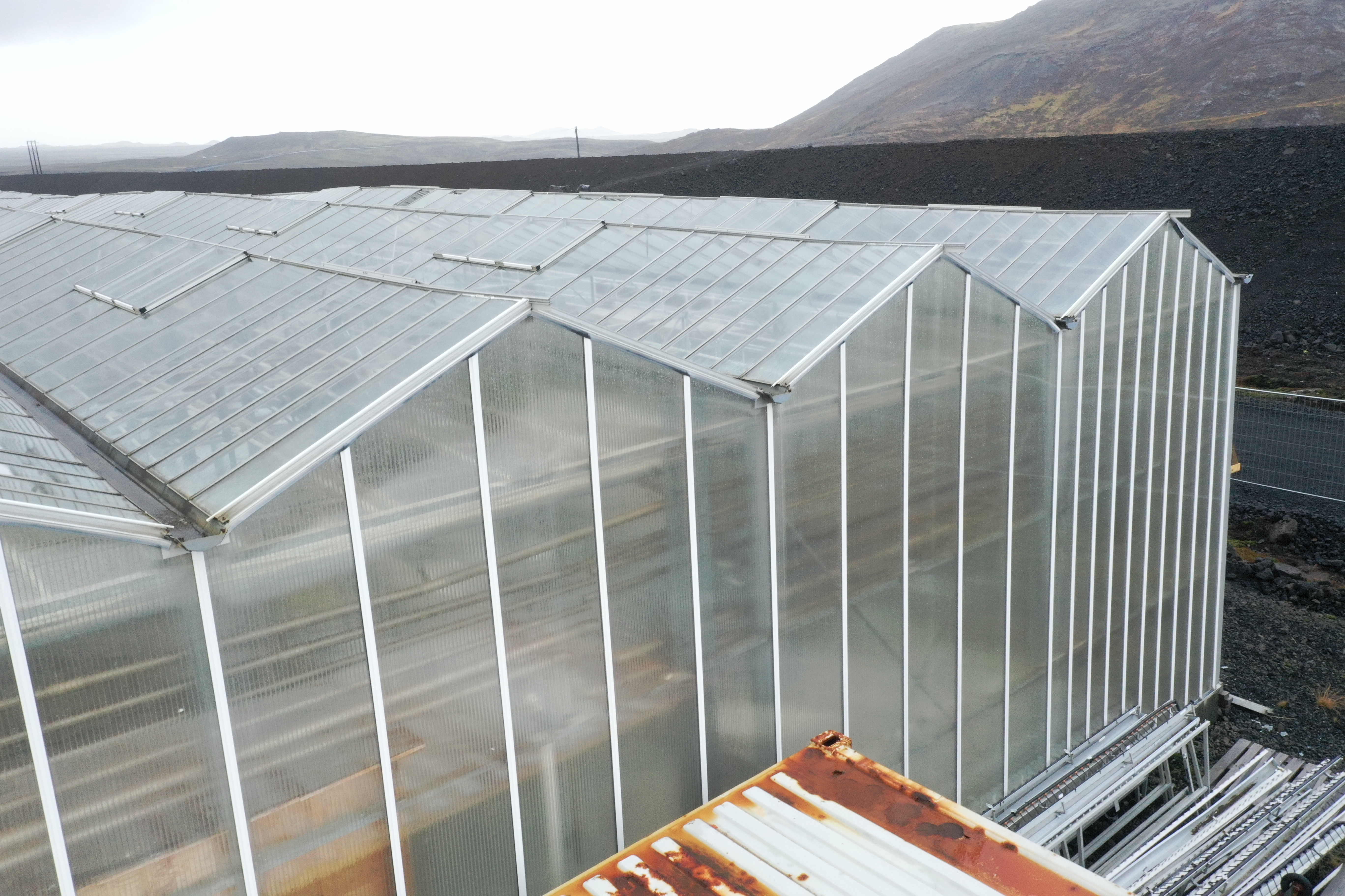 SELT / SOLD - Gróðurhús - gler - plexigler - pípur og grindur - Grindaví 2