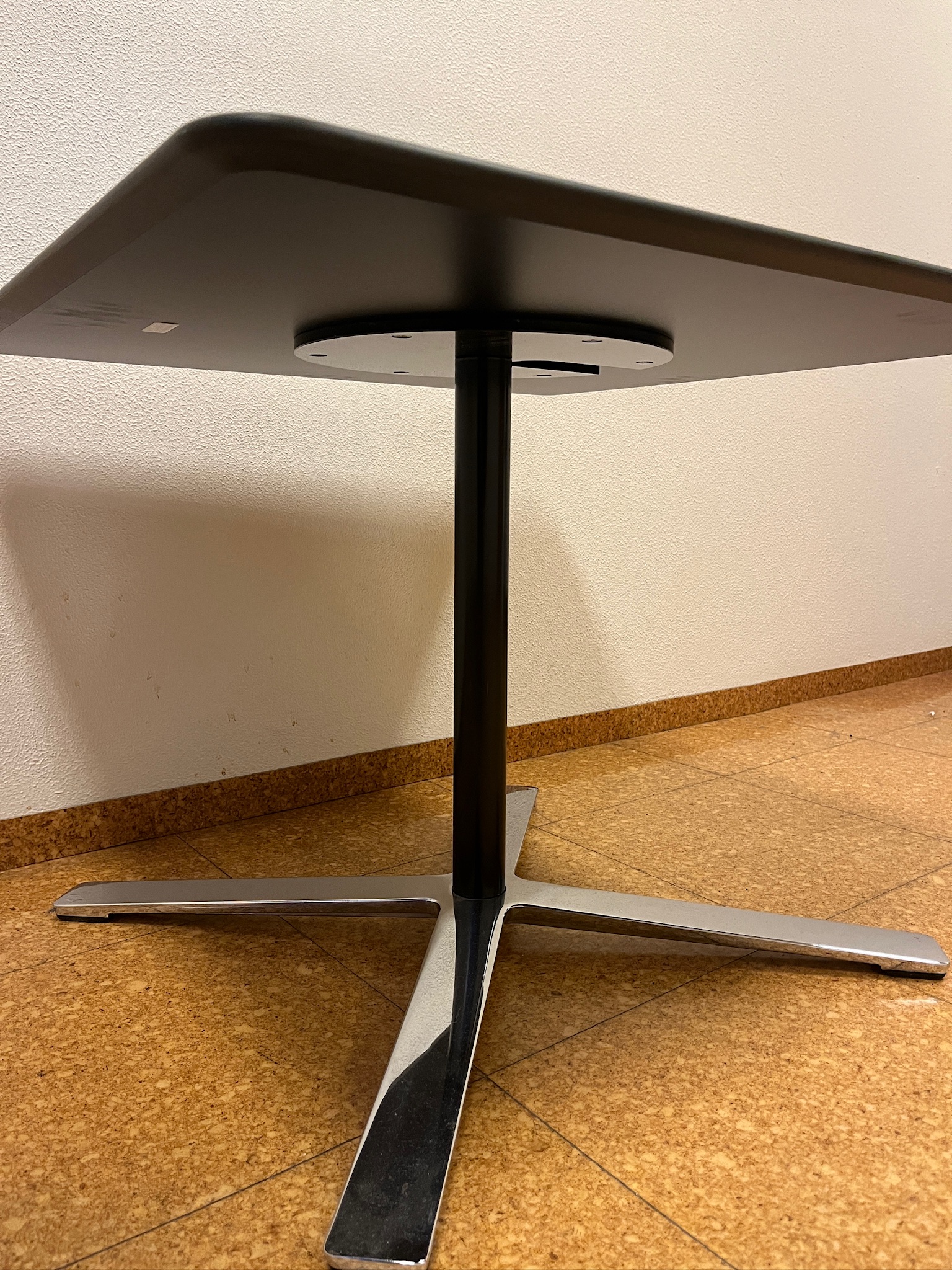 SELT / SOLD Wilkhahn kaffiborð / lágborð, B60 x D60 x H45 sm. (2 stk.) 4