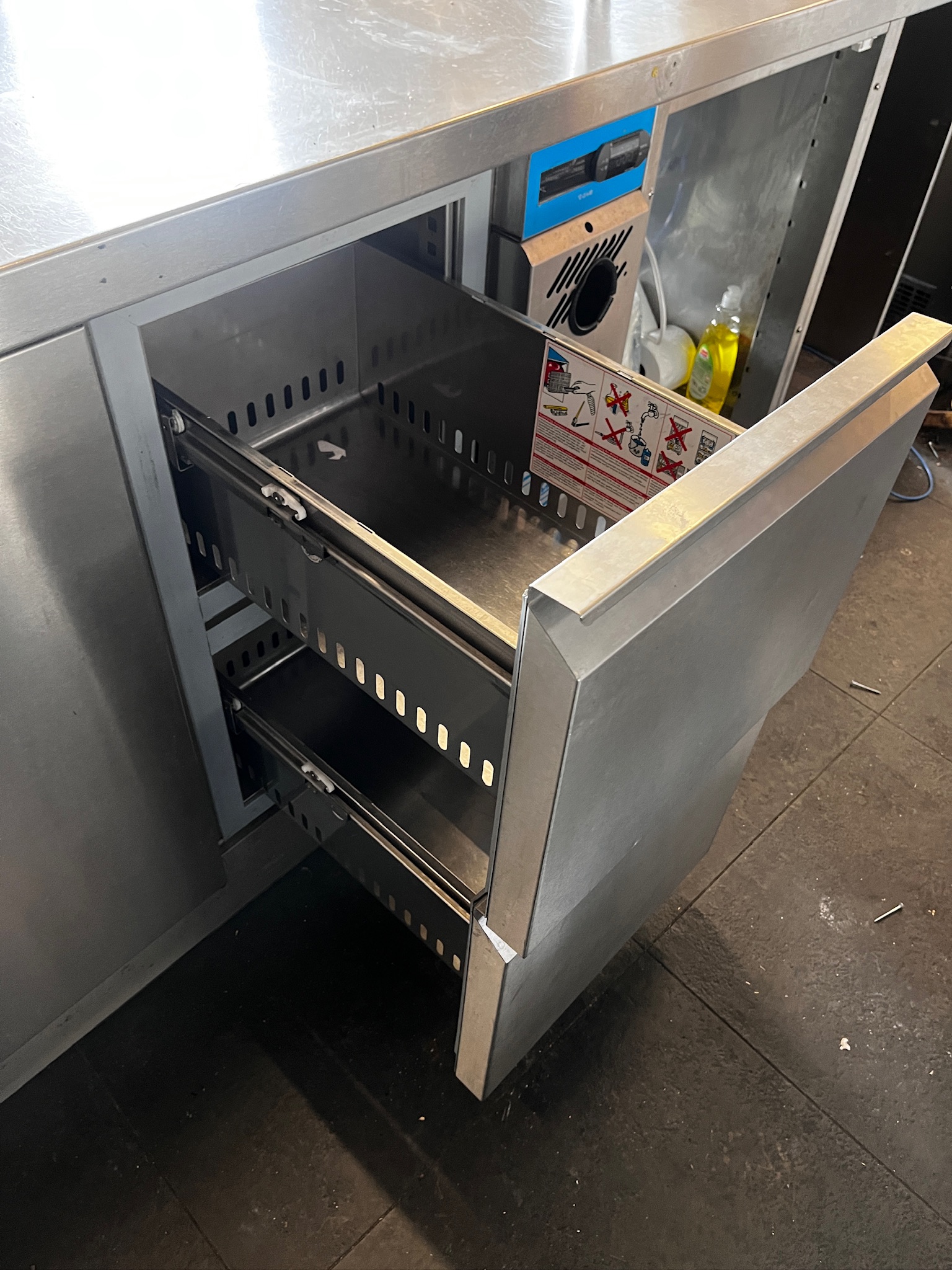 SELT / SOLD Bar/preppborð - bjórdæla - kælir - vaskur B320 x D70 x H91 sm. 6
