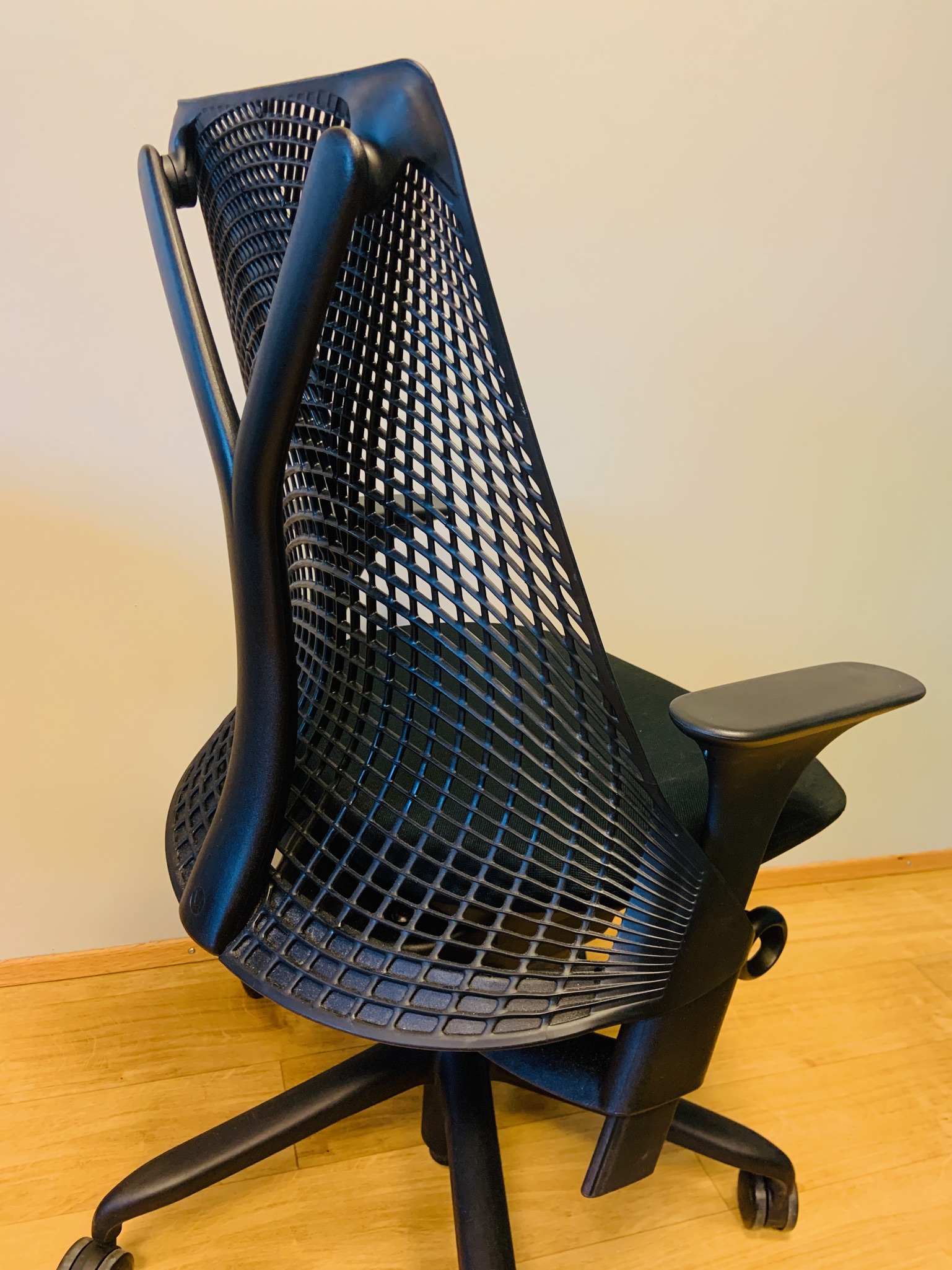 SELT / SOLD Herman Miller Sayl frá Pennanum 5