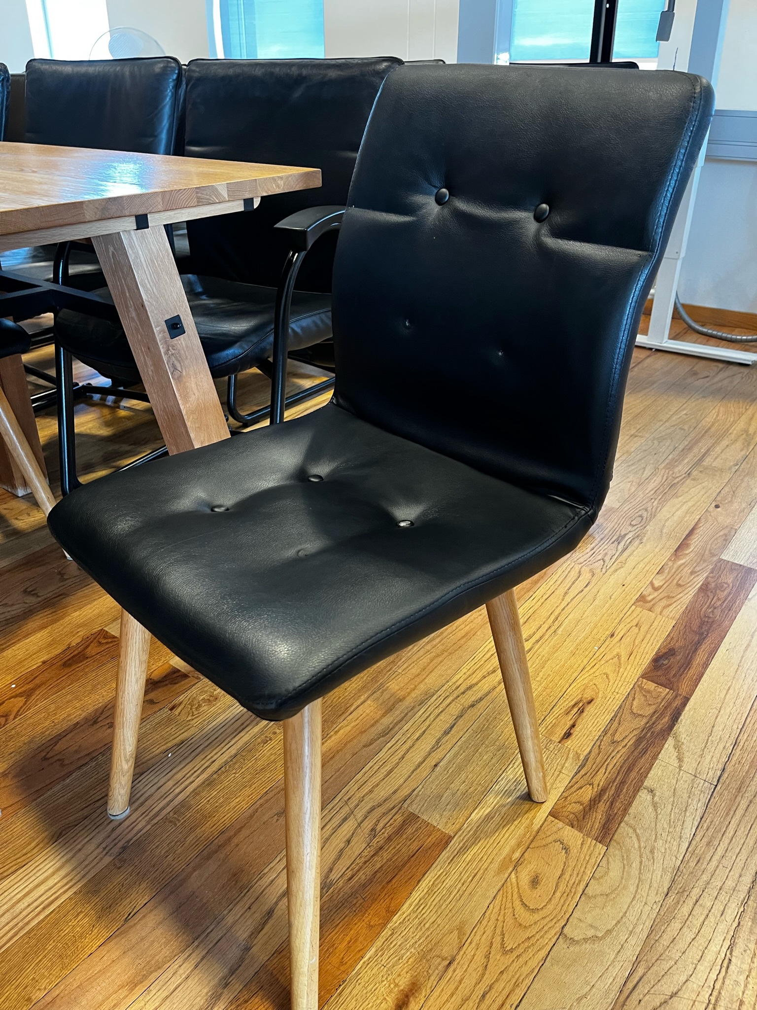 SELT / SOLD Borðstofustólar um 10stk til 3