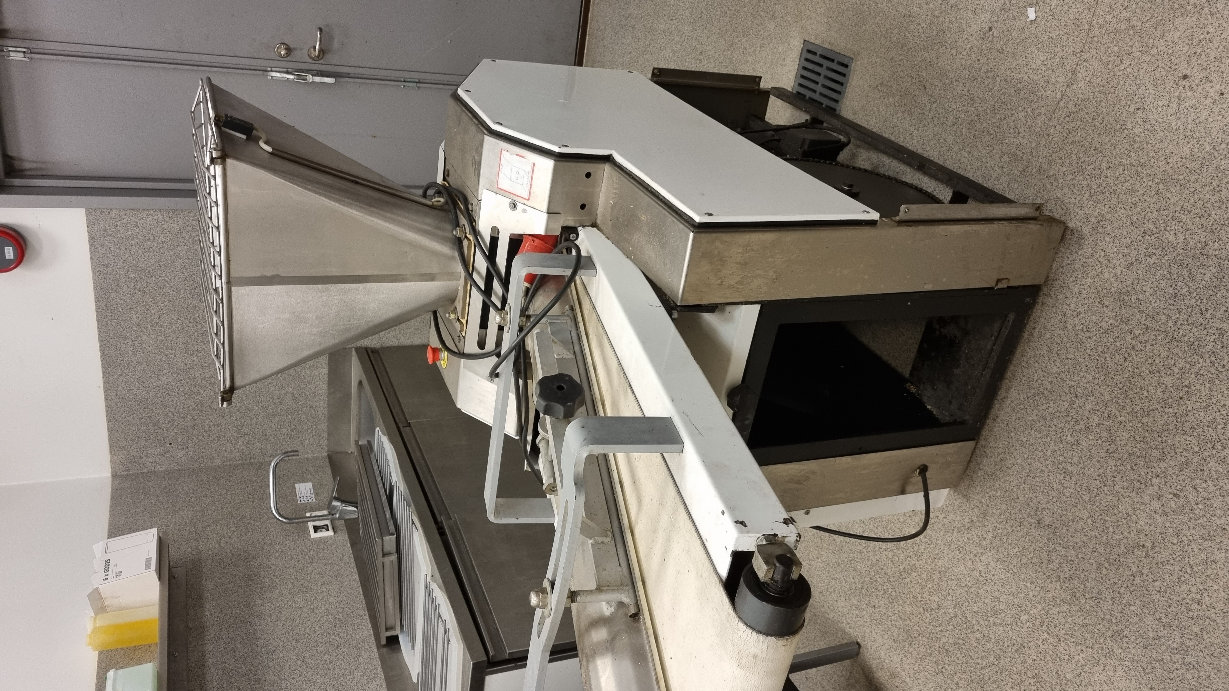 SELT / SOLD - Hnoðvél - PTZ-30 Continuous Dough Divider