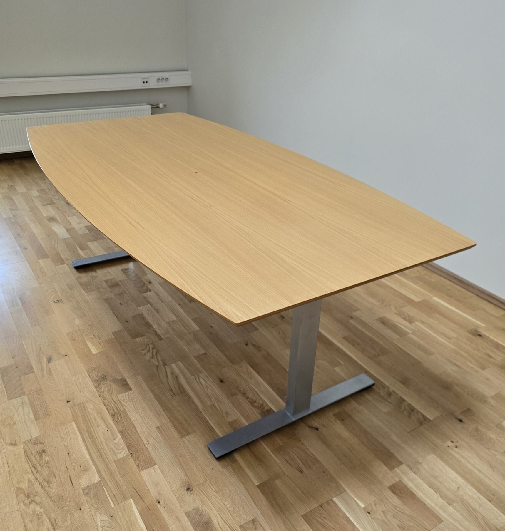 SELT / SOLD - Fundarborð, 220 x 110 sm., 6 til 8 manna