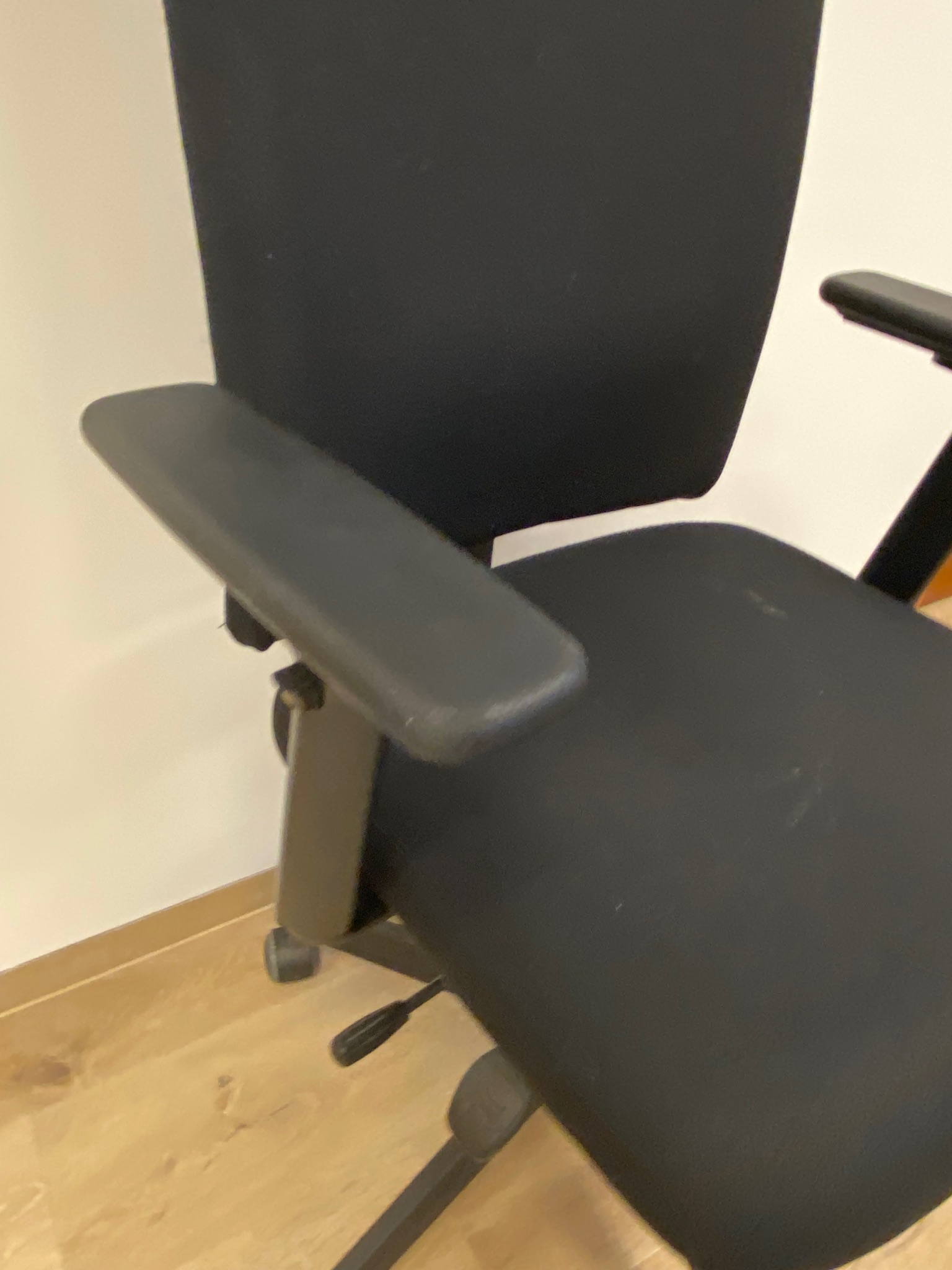 SELT / SOLD Skrifborðsstóll frá Á. Guðmundsson, Mark 31 Plus 6