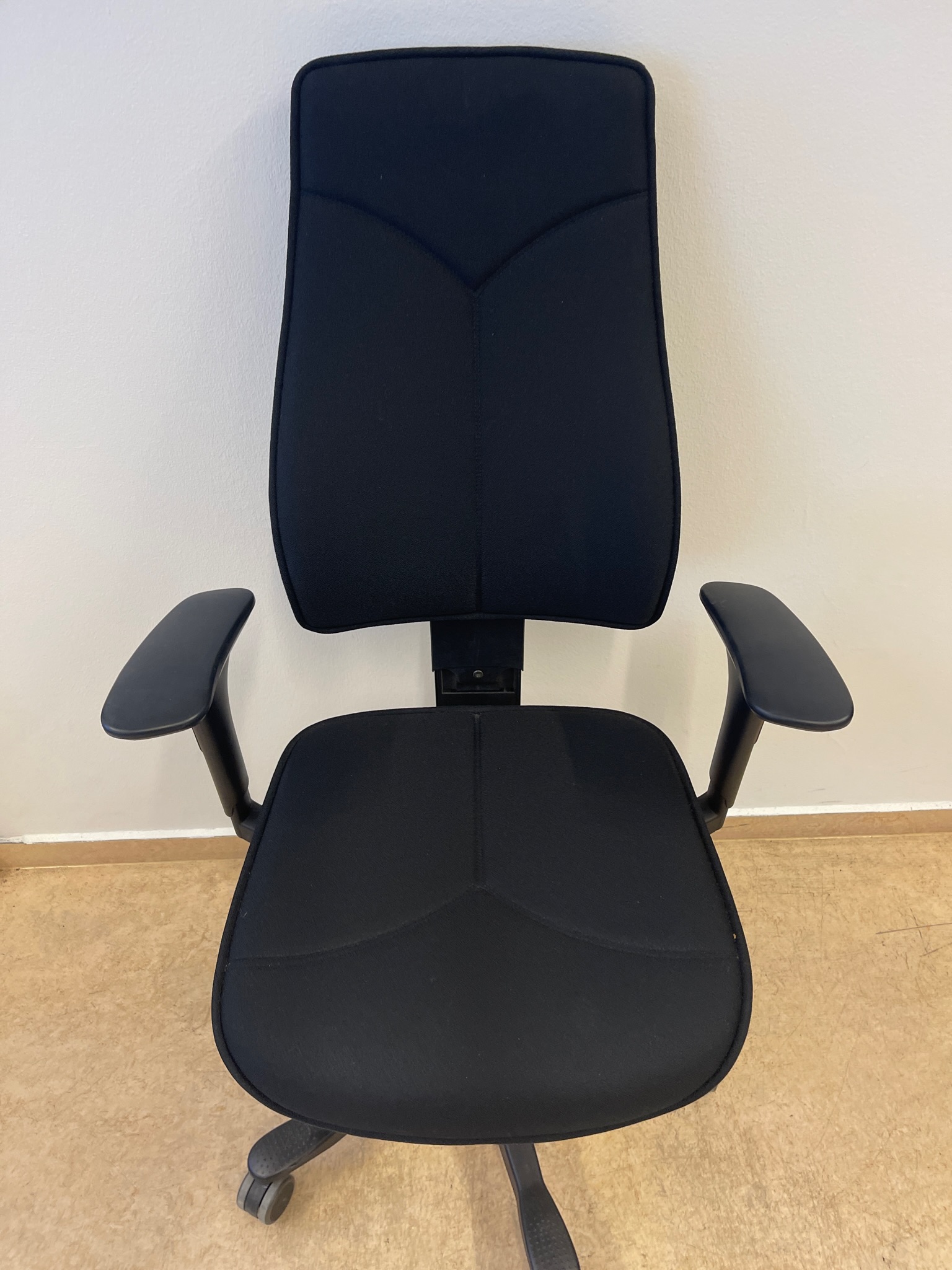 SELT / SOLD Kinnarps skrifstofustóll frá Pennanum (35 stk.) 3