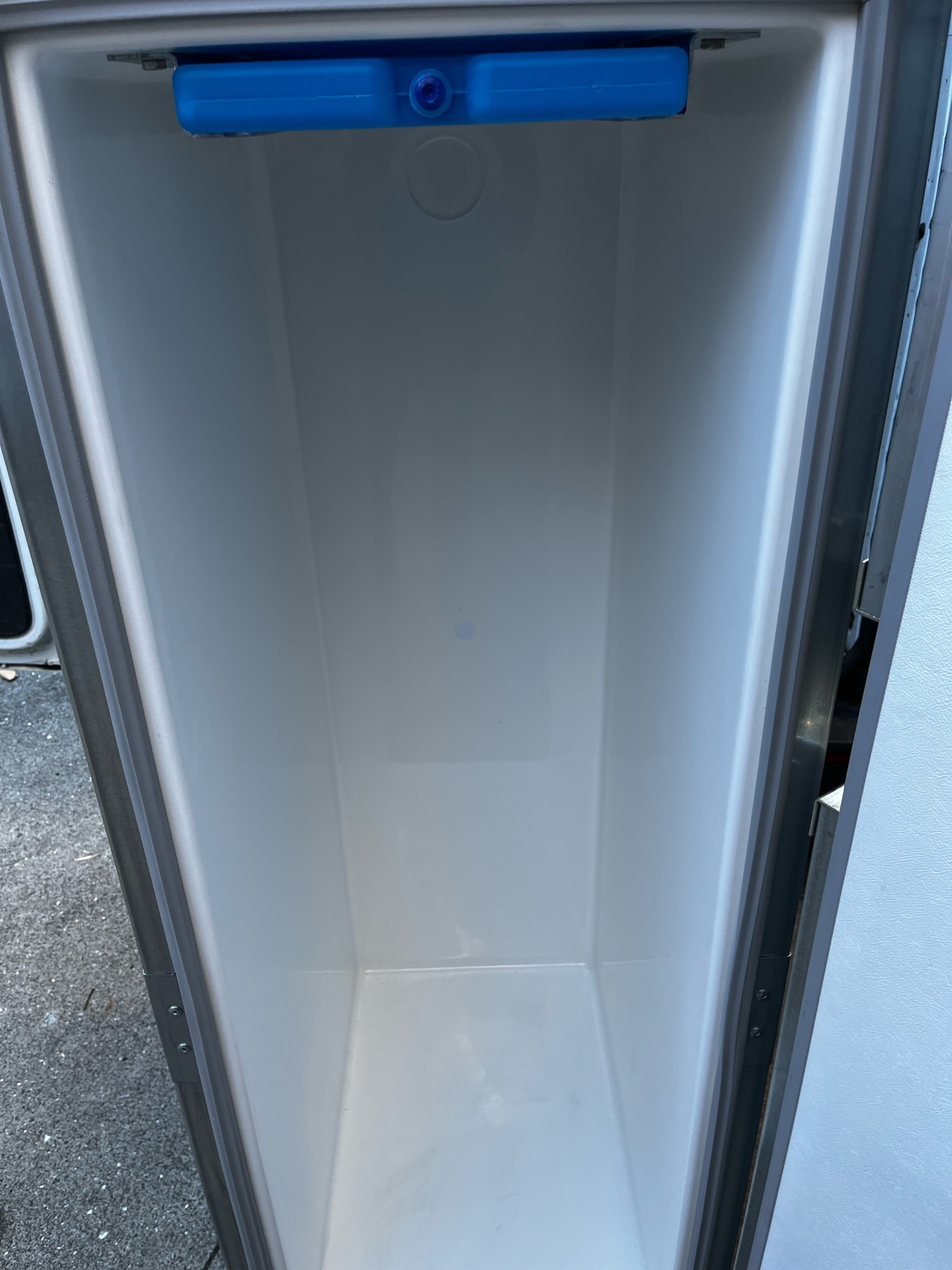 SELT / SOLD TKT Germany kælibox H-340 á hjólum 7
