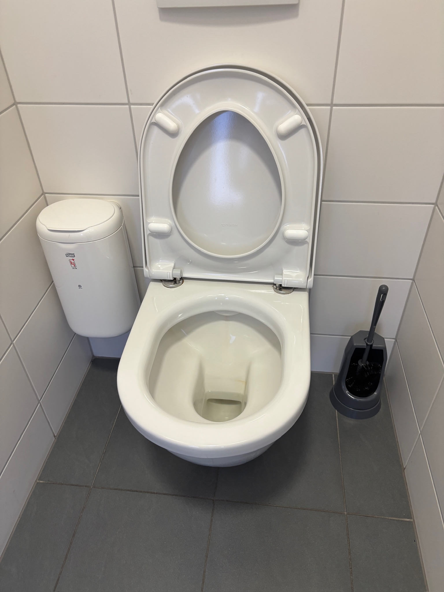 SELT / SOLD vegghengt salerni / WC / klósett með hæglokandisetu (3 stk.) 4