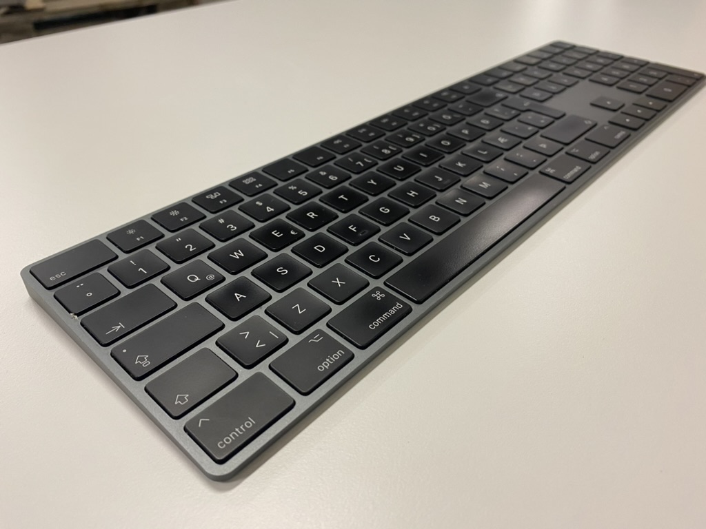SELT / SOLD Apple Magic Keyboard með talnaborði, svart 2
