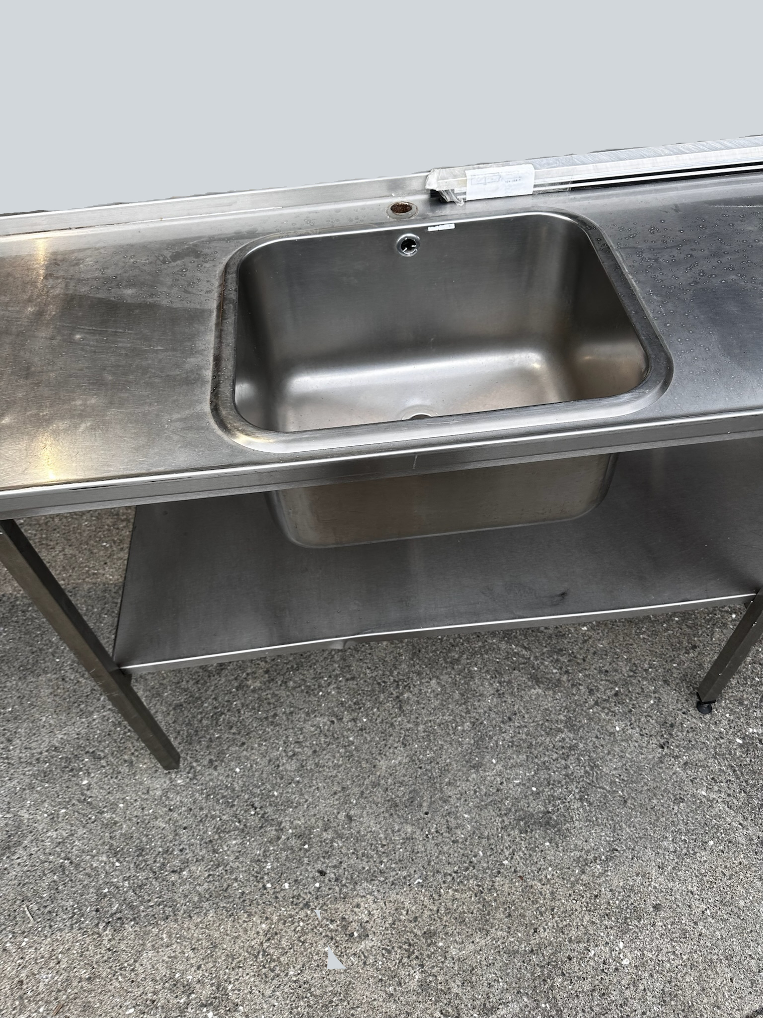SELT / SOLD Stálborð með vask, B366 D56 H92 sm. 9