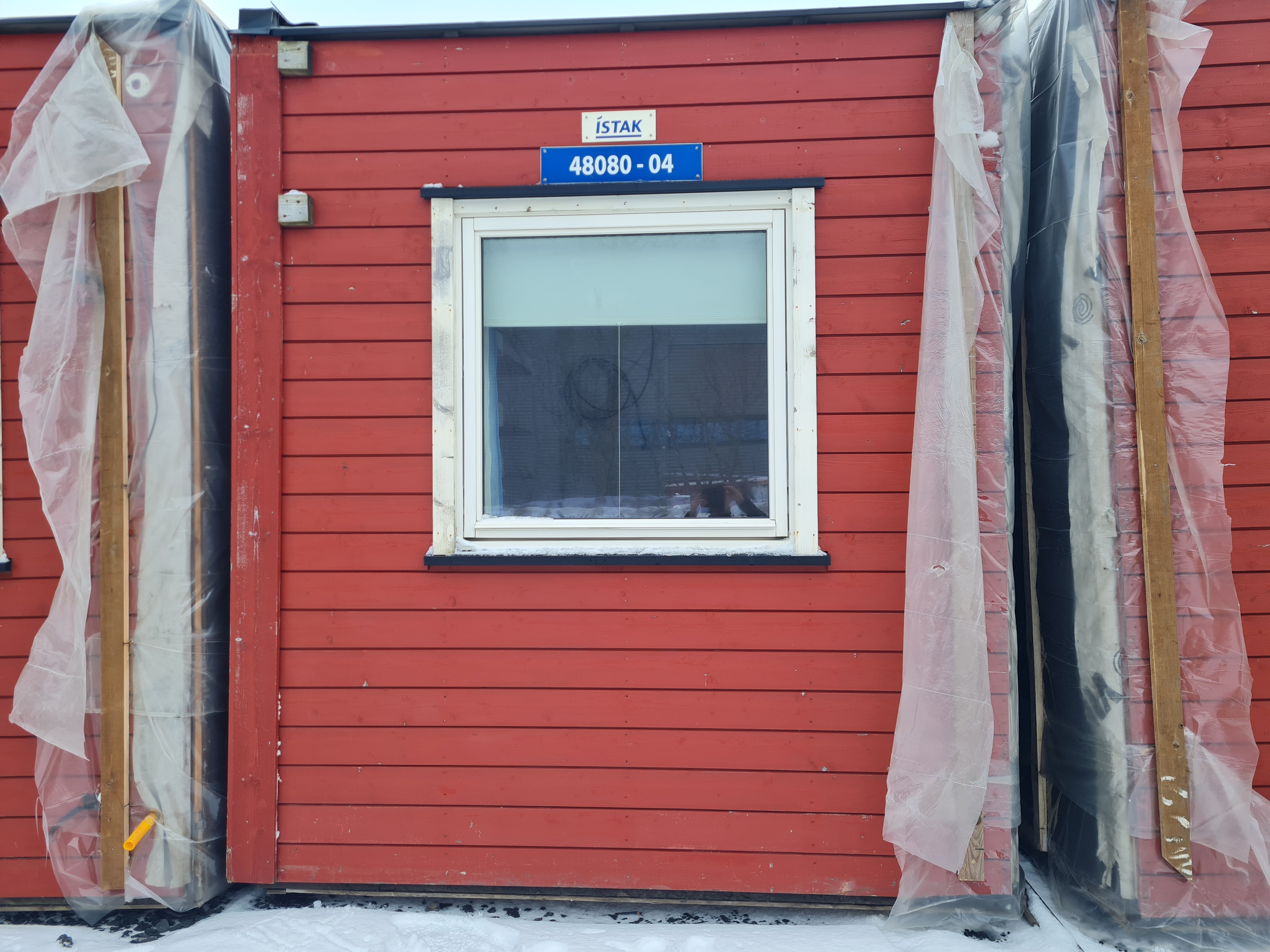 SELT / SOLD Smáhýsi Nr. 48080 04 - tvö herbergi/skrifstofur - gangur - 20 fm2