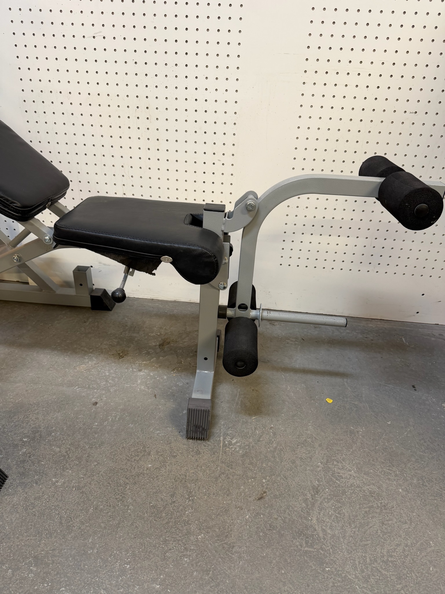 SELT / SOLD Stillanlegur York Fitness lyftingabekkur frá Hreysti 6