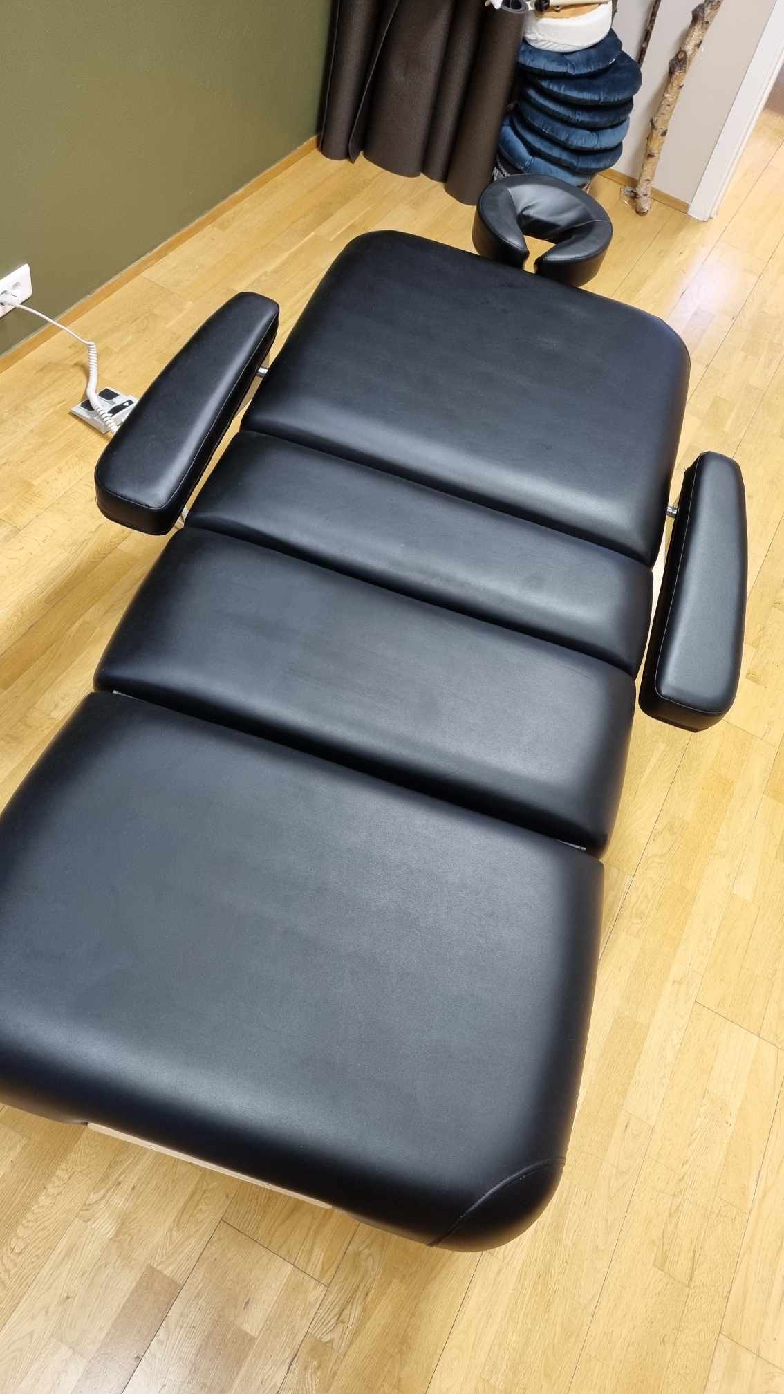 SELT / SOLD Egat Carmen snyrti/fótaaðgerðar og nuddbekkur. 2
