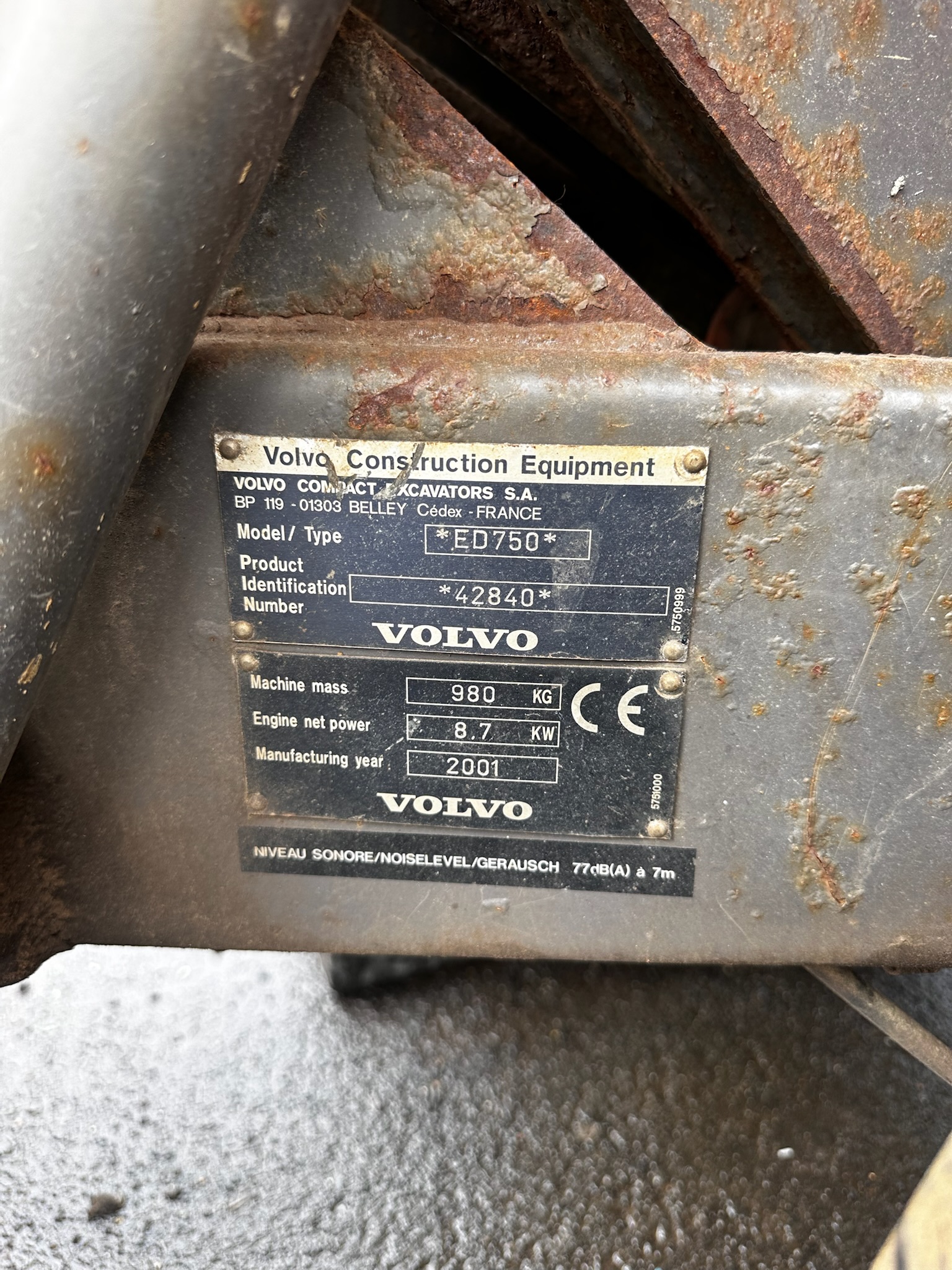 SELT / SOLD Volvo dumper 2001 - 750 kg. 11