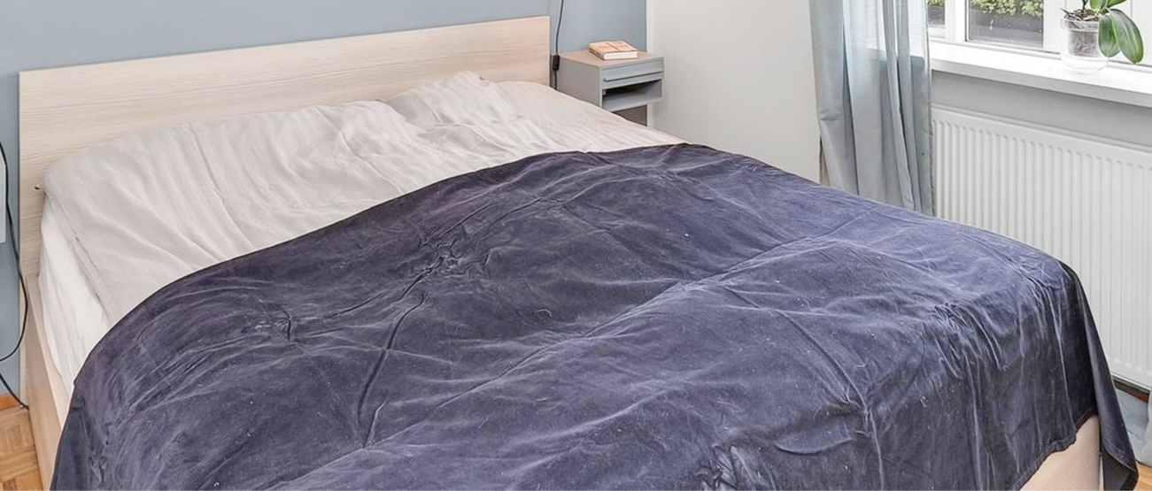 SELT / SOLD Rafmagnsrúm með gafli og dýnum frá Vogue L200 x B160 sm.