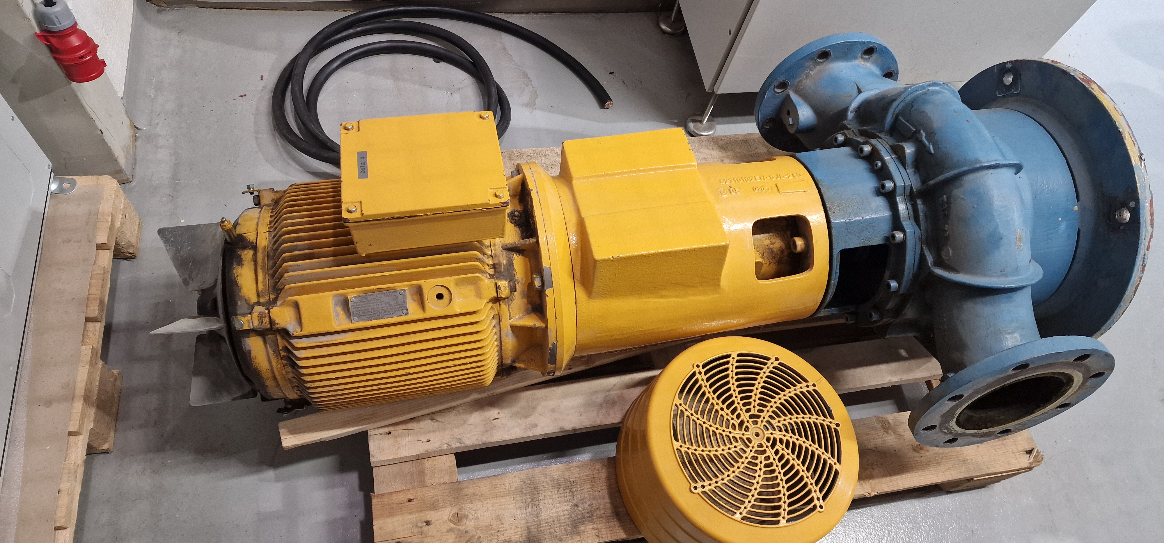 SELT / SOLD Dæla+hraðabreytir - Iron pump - Danfoss 2003 2