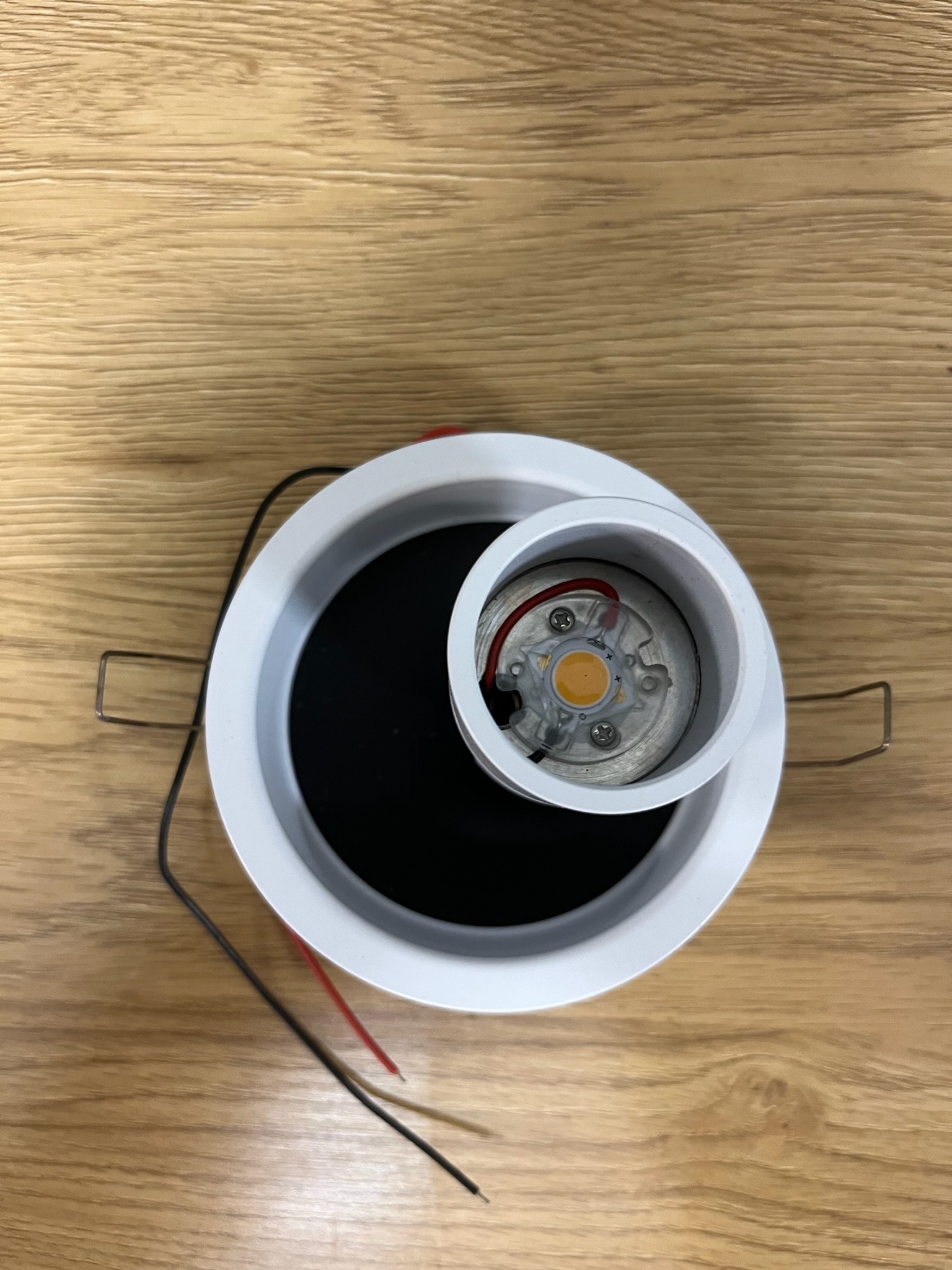 LED E2239C000 9W og IP20 hvít loftljós frá exenia, ónotuð (28 stk.)