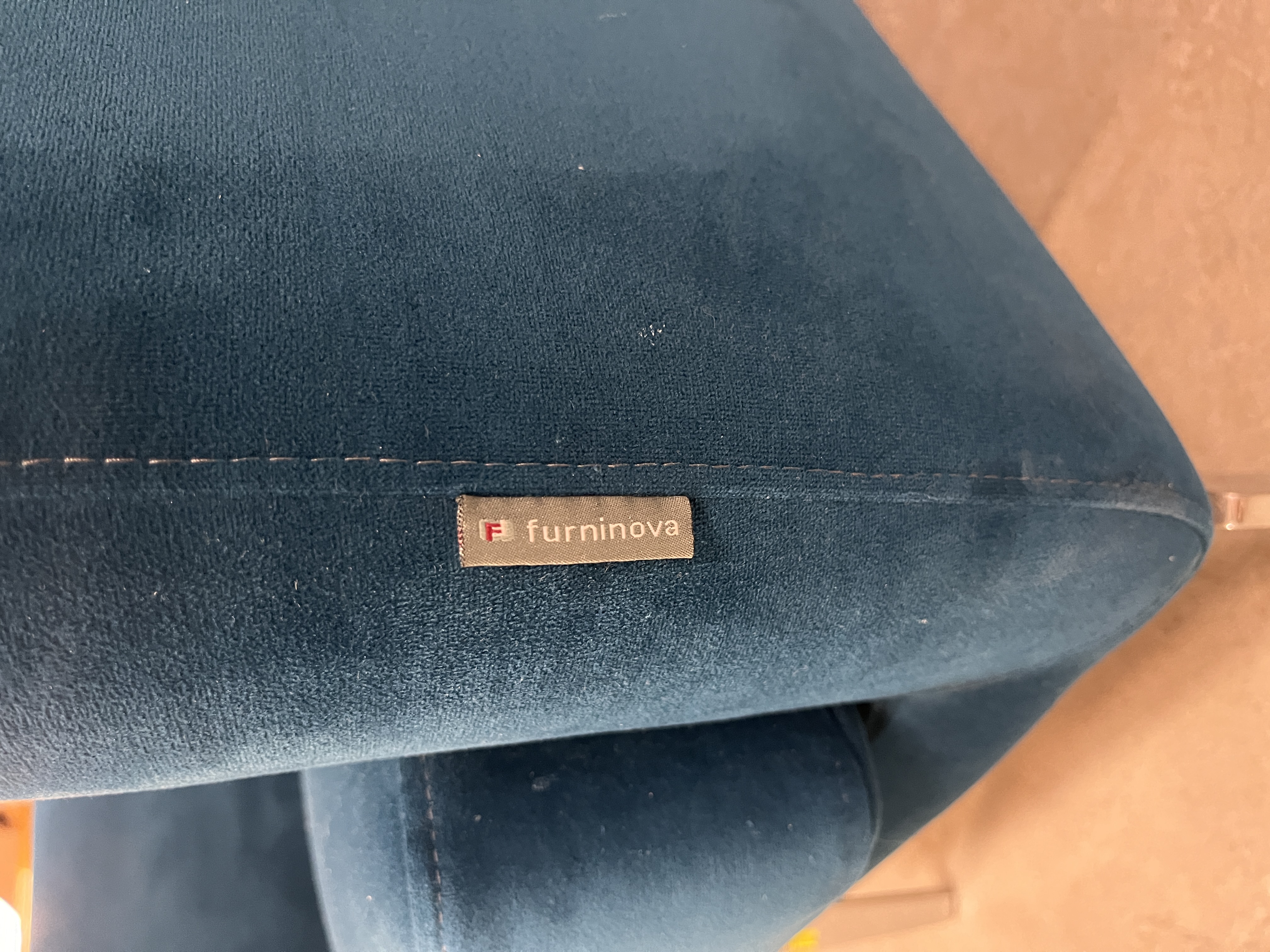 SELT / SOLD Furninova hægindastóll 7