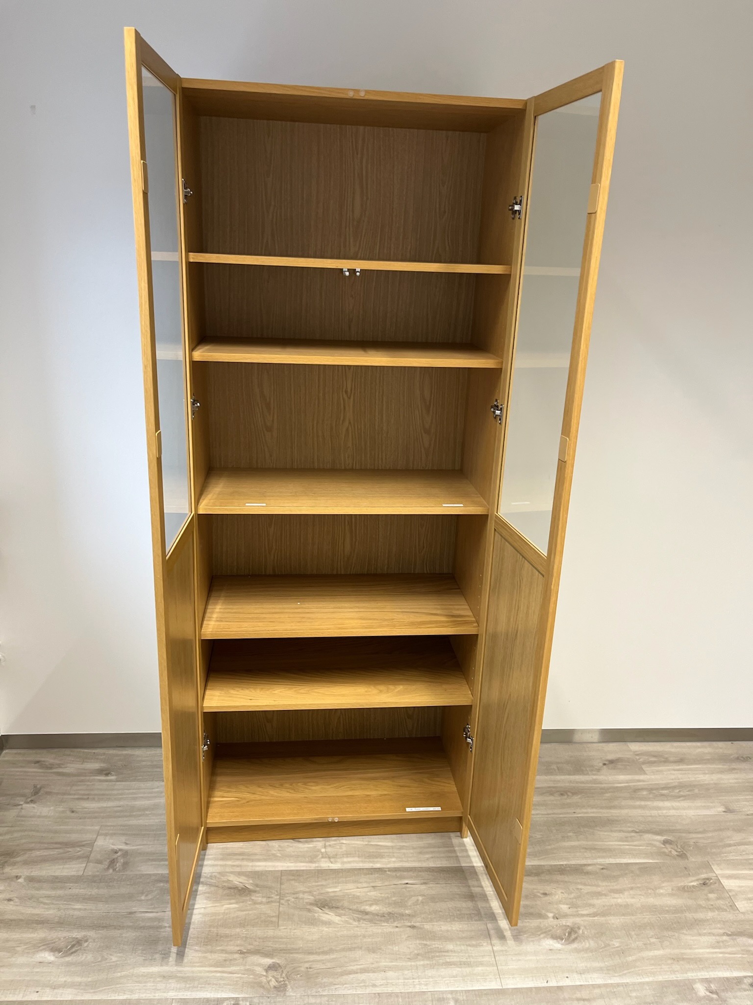 SELT / SOLD Bókaskápur með glerhurðum 3