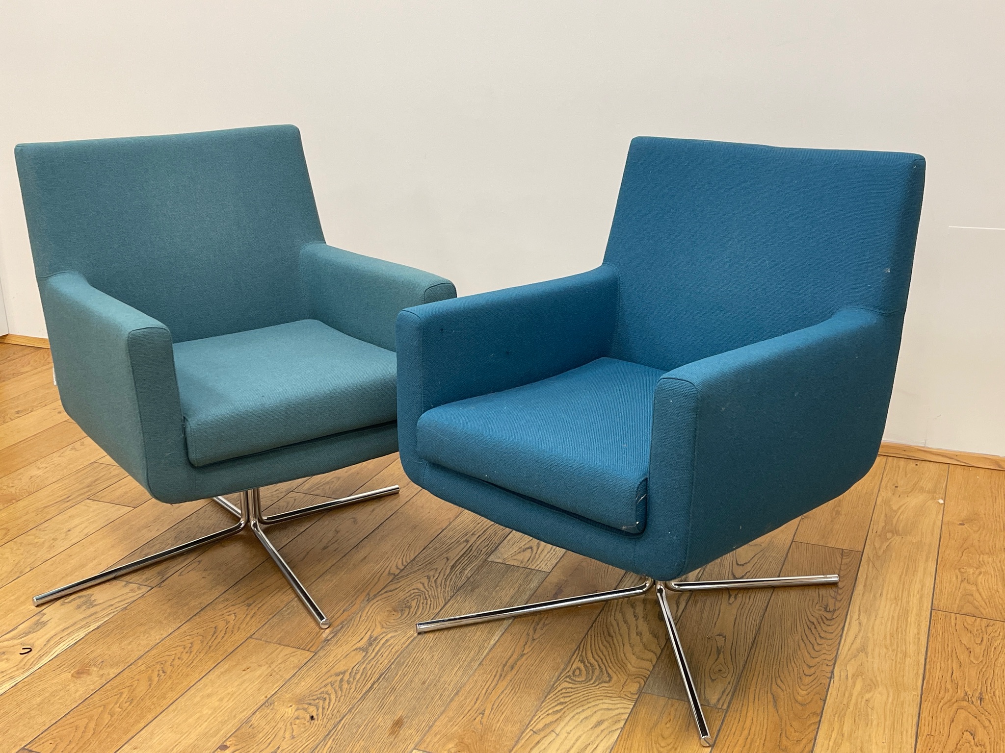 SELT / SOLD Sancal snúningsstóll frá Módern - 3 litir