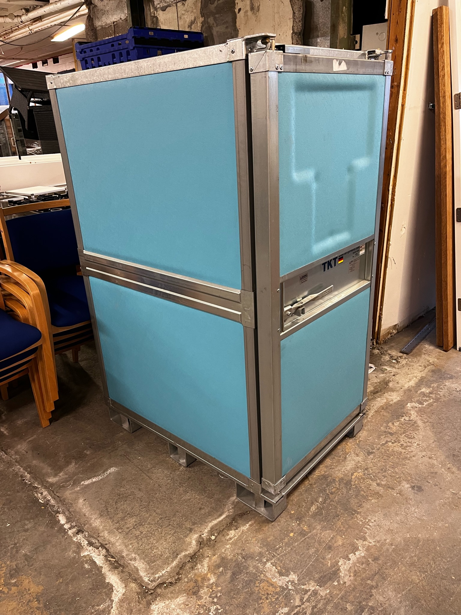SELT / SOLD TKT Germany E-1000 kælibox (2020) 2
