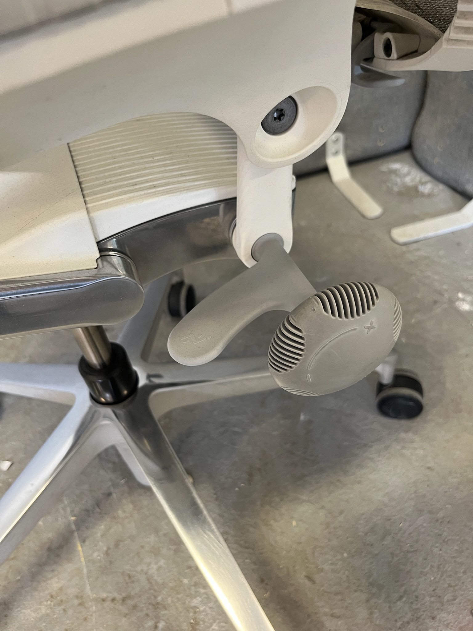 SELT / SOLD Herman Miller Mirra 2 skrifborðsstóll frá Pennanum 8