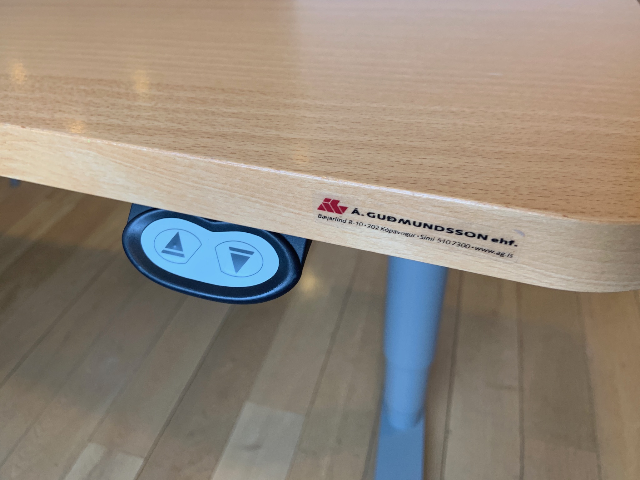 Endurnýtt/selt-Hornrafmagnsborð Á.Guðmundsson 3
