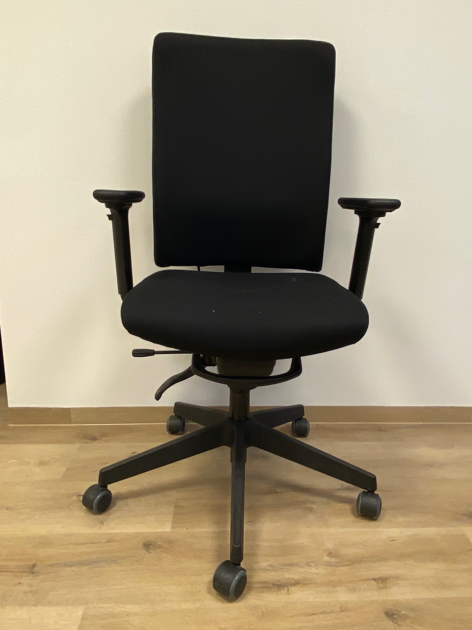 SELT / SOLD Skrifborðsstóll frá Á. Guðmundsson, Mark 31 Plus 2
