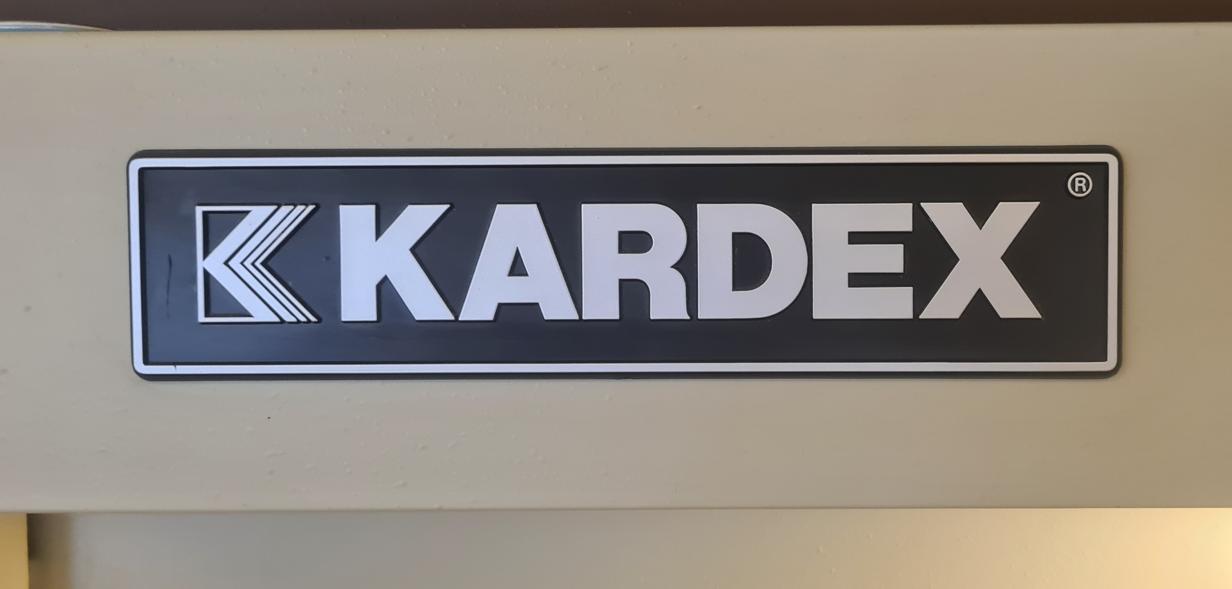 Selt/Endurnýtt-Kardex lagerhillukerfi / rúlluhillur - MYNDBAND 9