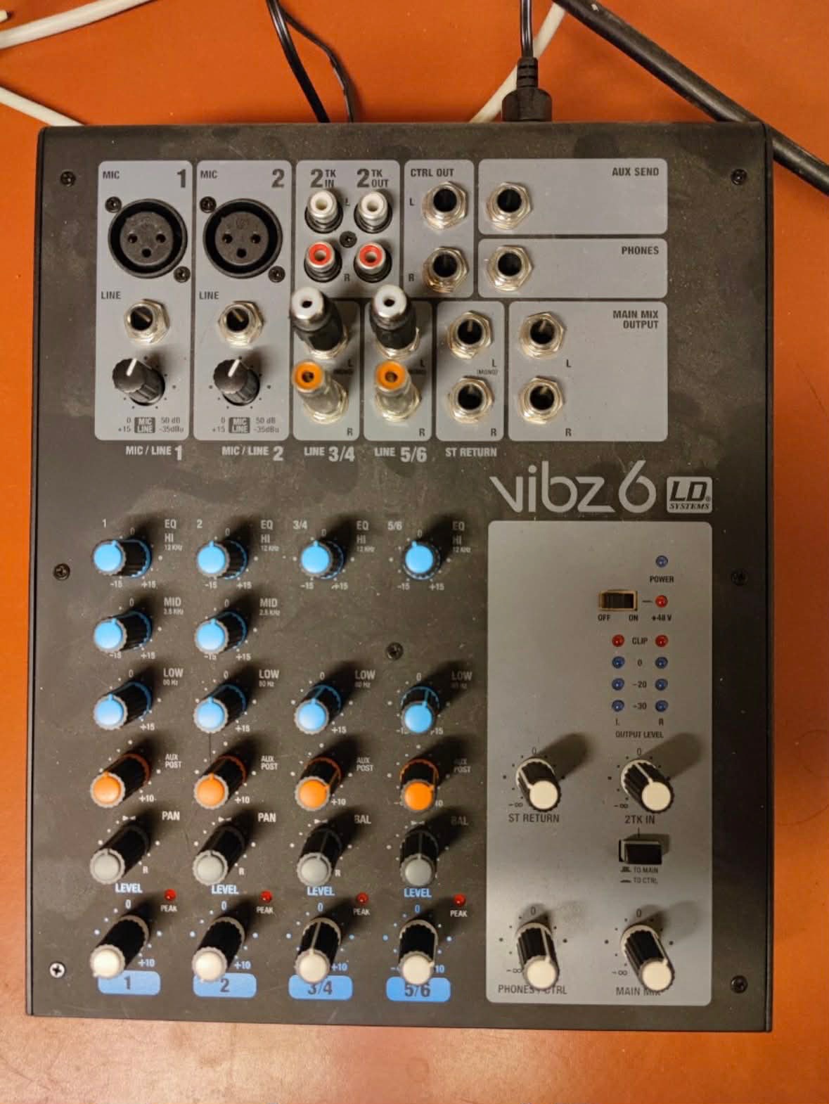RCF hljóðkerfi, 2 hátalarar, bassabox og mixer 4