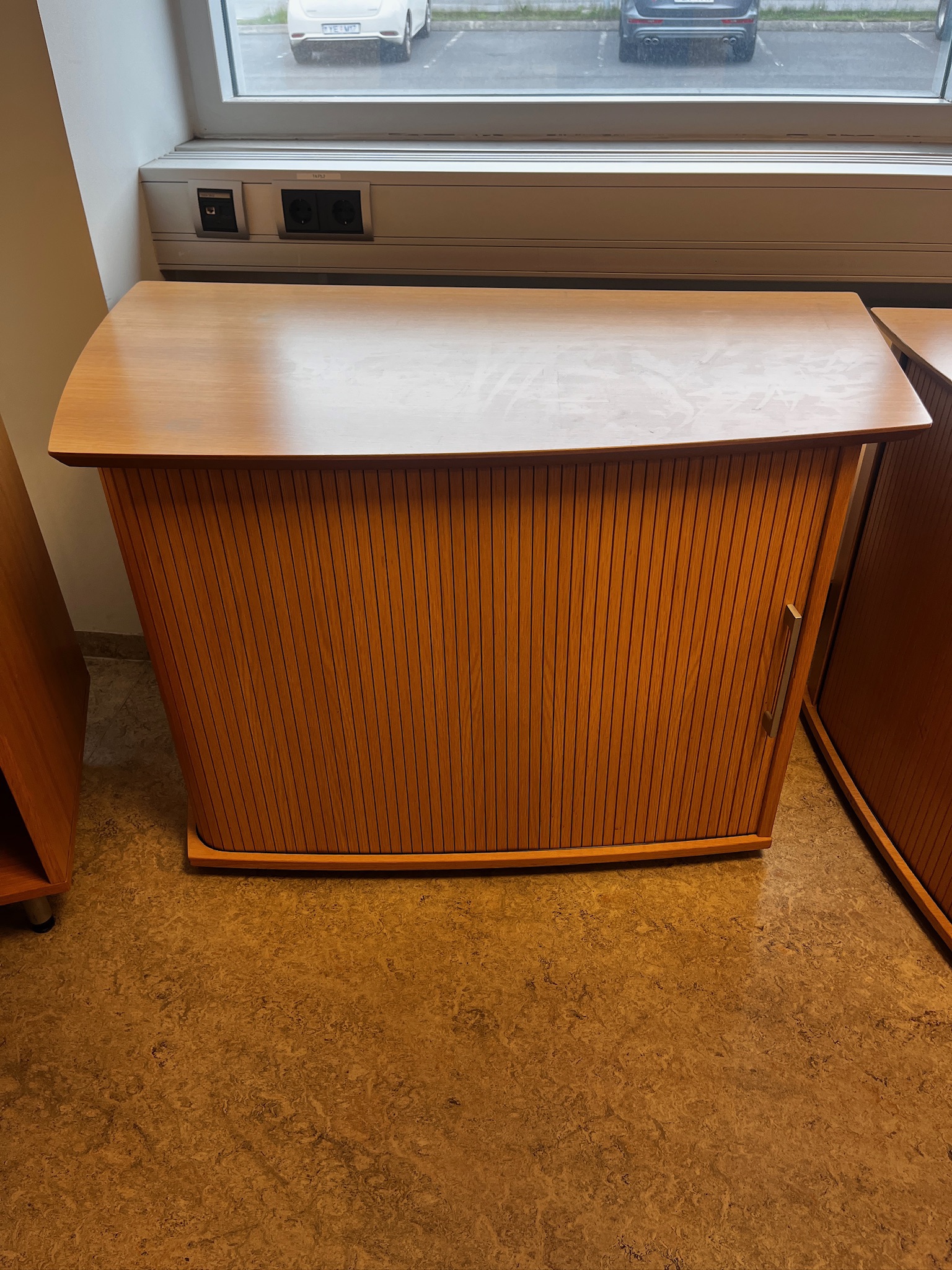 SELT / SOLD Skrifstofuskápur frá InnX, B96-110 x D61 x H72 sm. 2