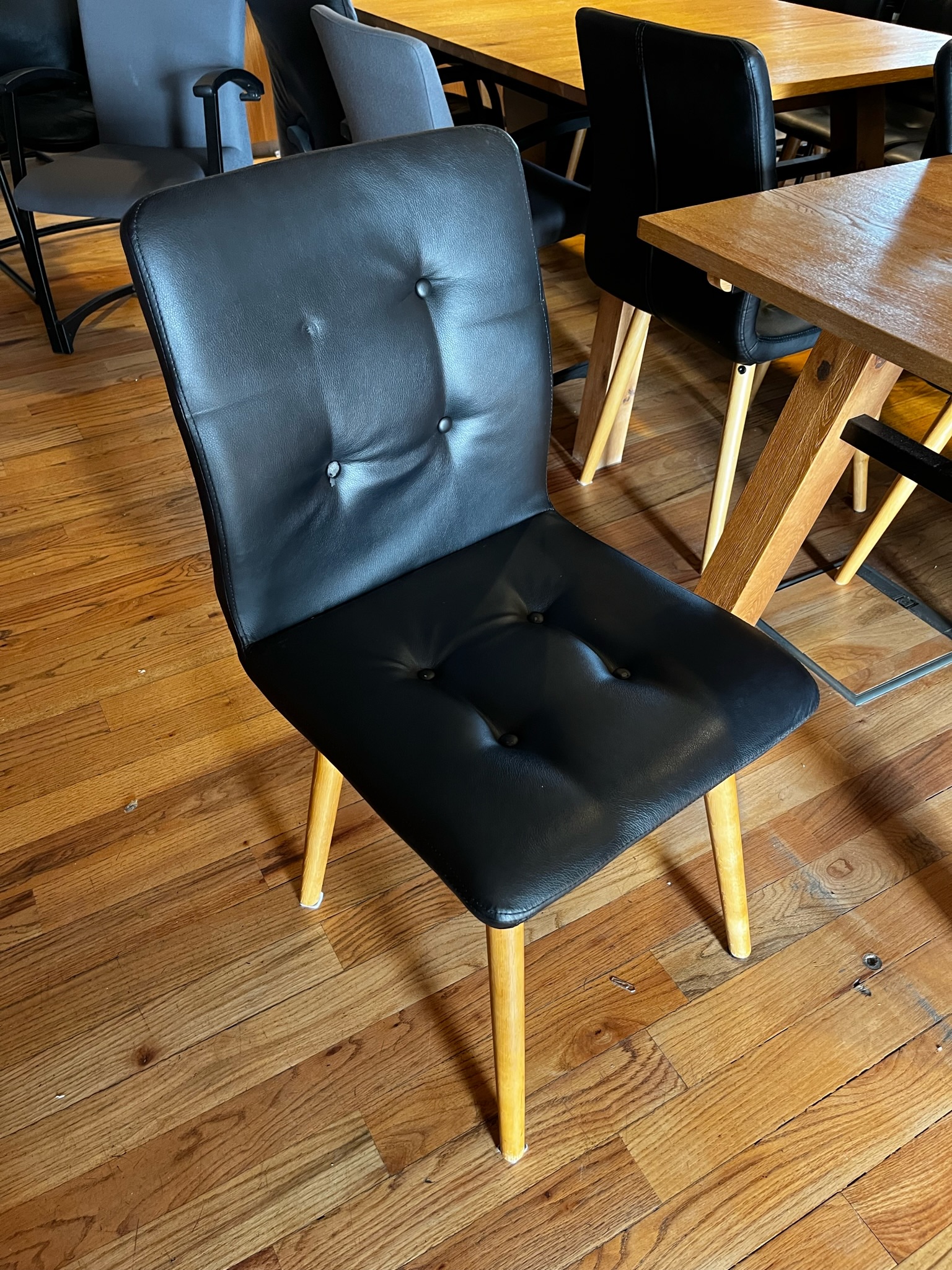SELT / SOLD Borðstofustólar um 10stk til 4