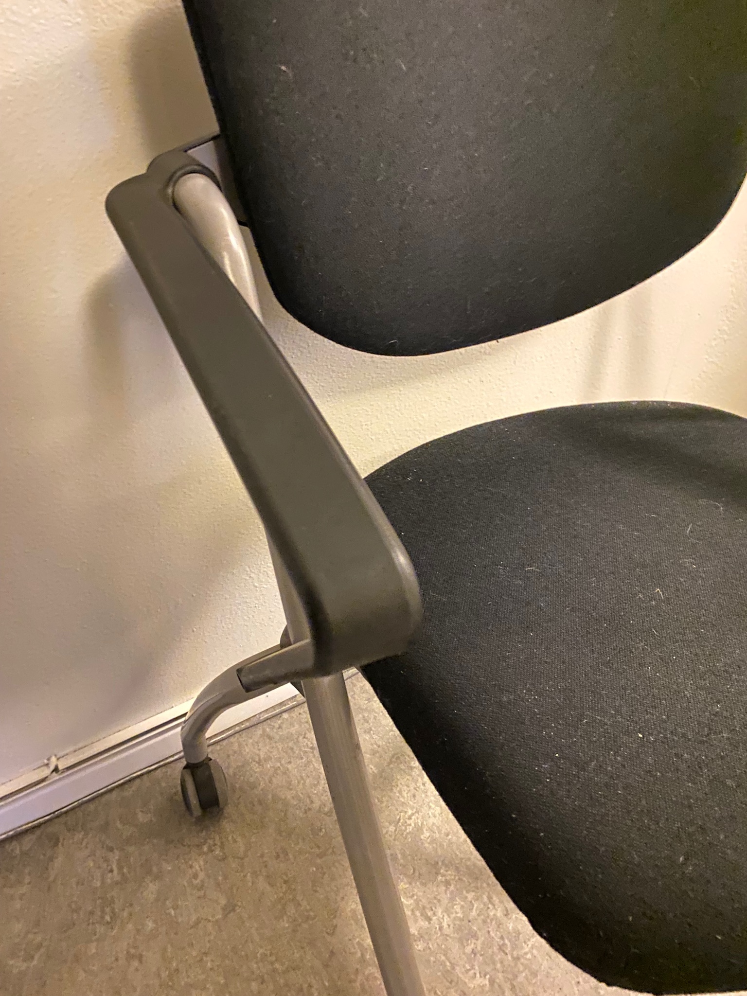SELT / SOLD Fundarstóll með fellisetu frá Innx 6