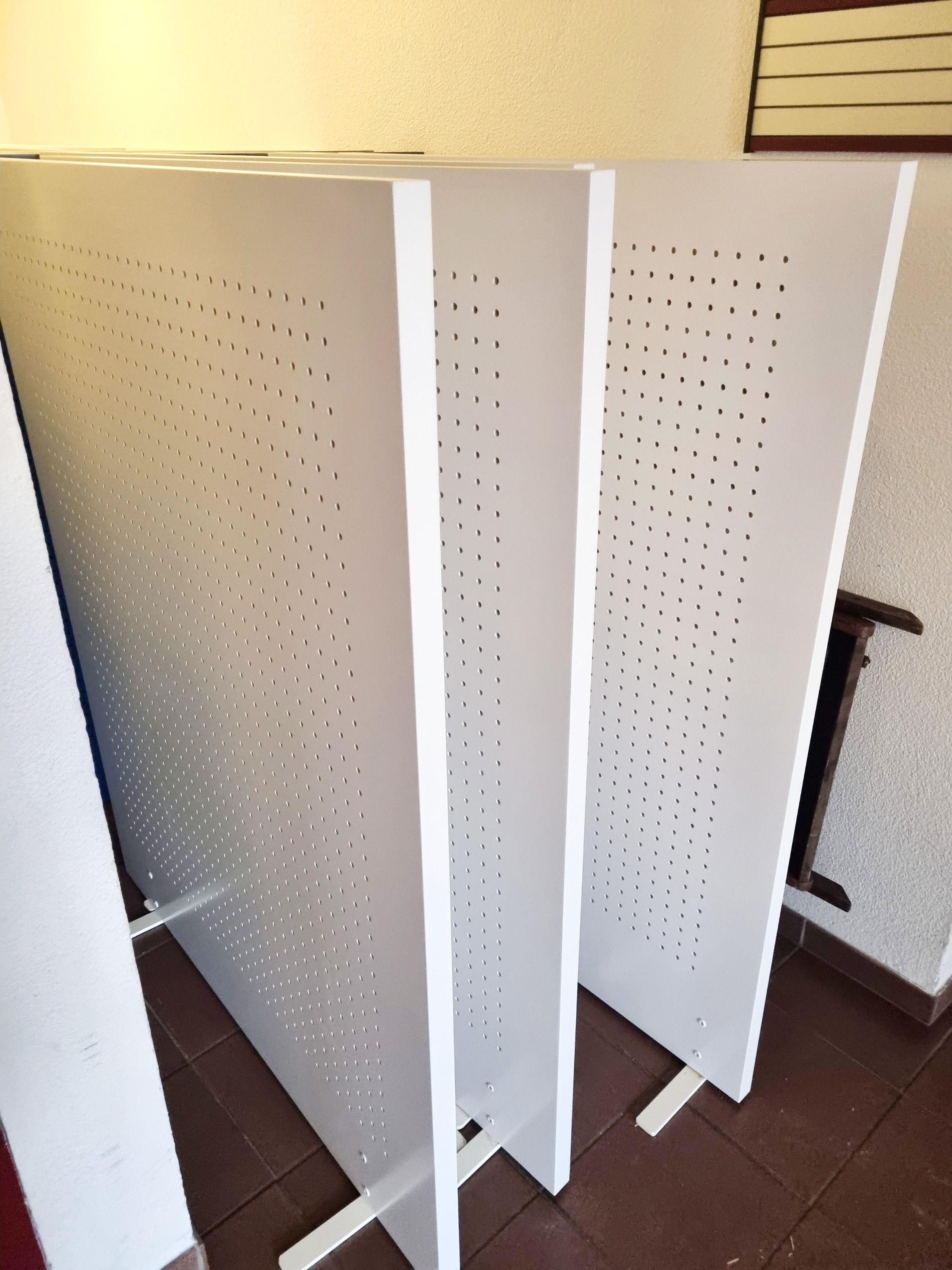 SELT / SOLDHljóðeingrandi hvít og blá viðarskilrúm H150xB120 frá Á. Guðmundssyni