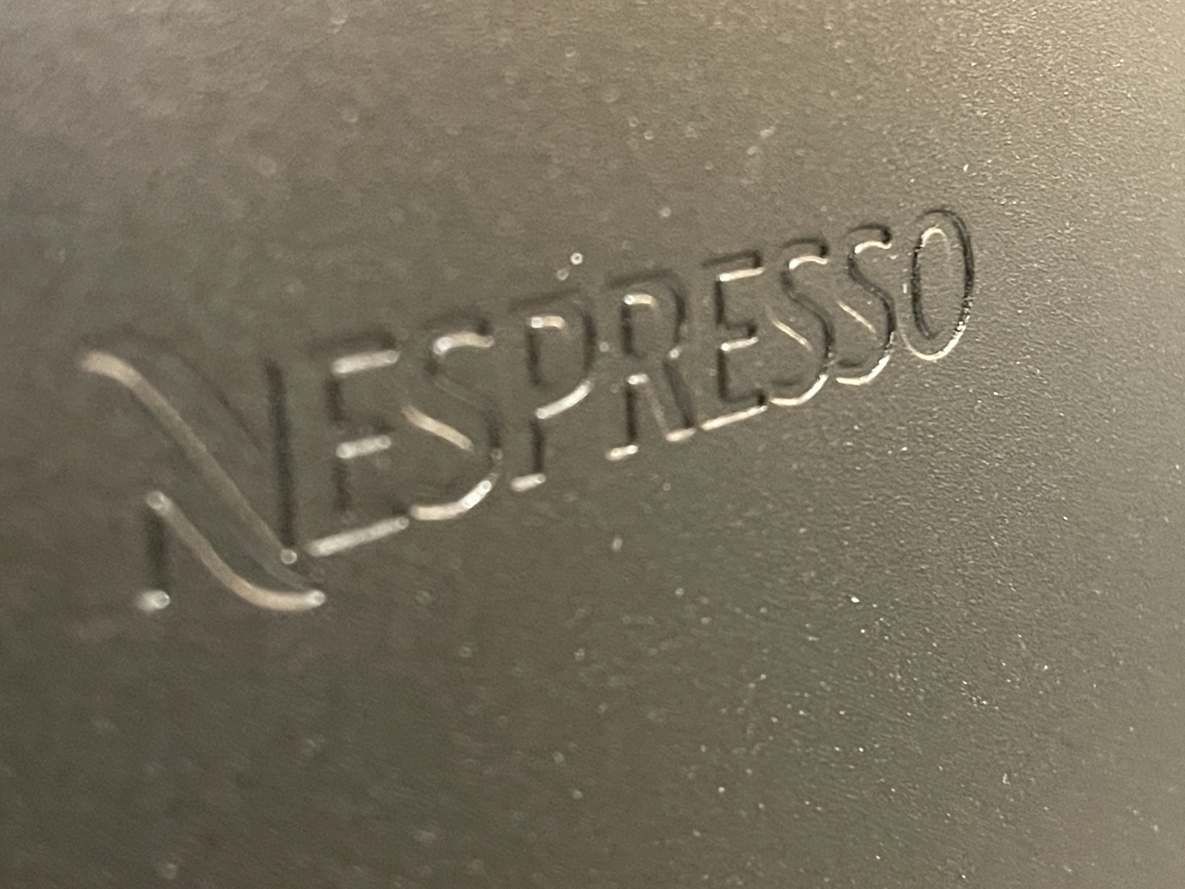 SELT / SOLD Nespresso - HIRSLA UNDIR FYRIRTÆKJA KAFFIHYLKI 3