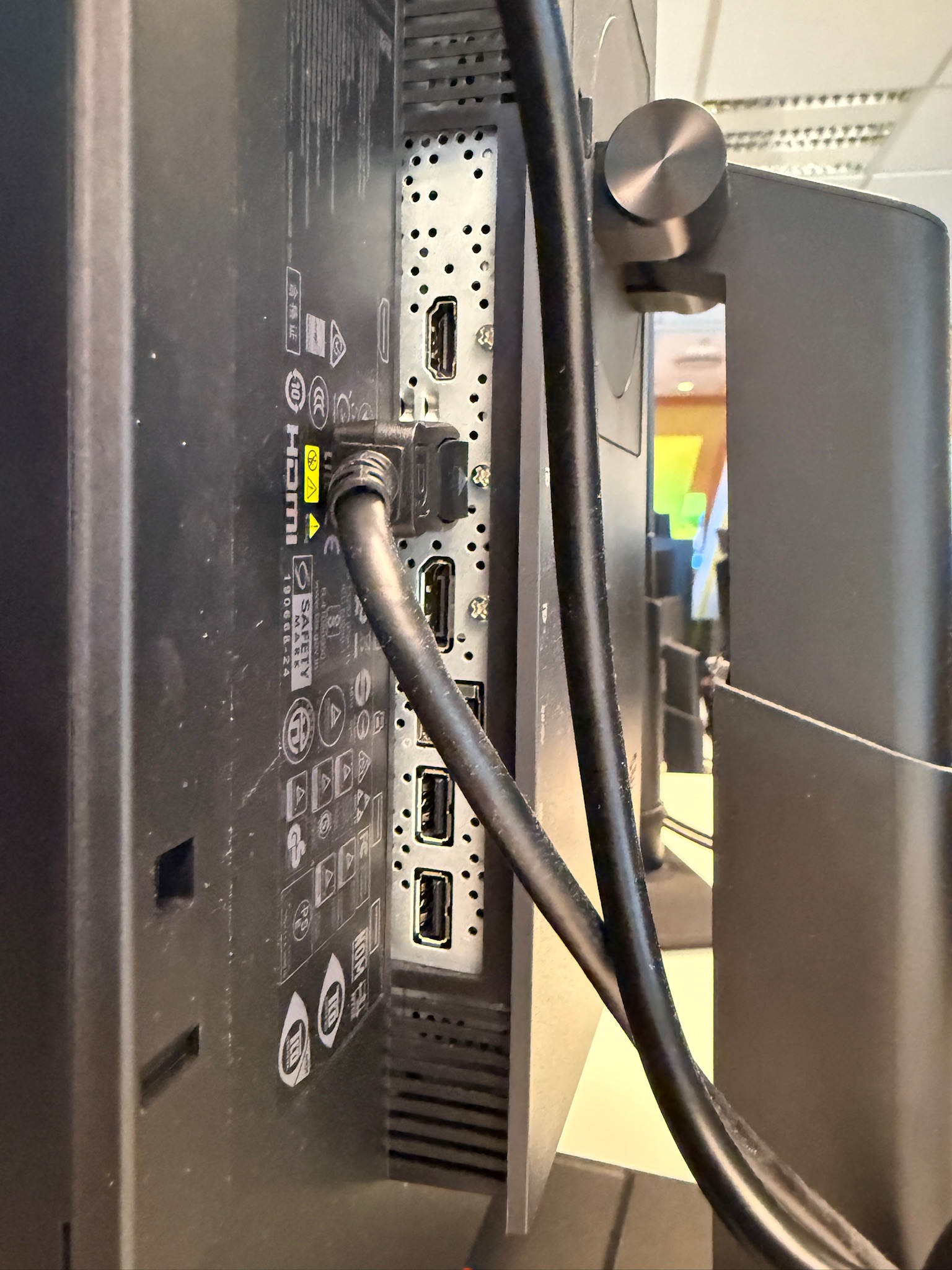 SELT / SOLD Lenovo ThinkVision tölvuskjár, 23,8", 2560x1440p - PLAY 5