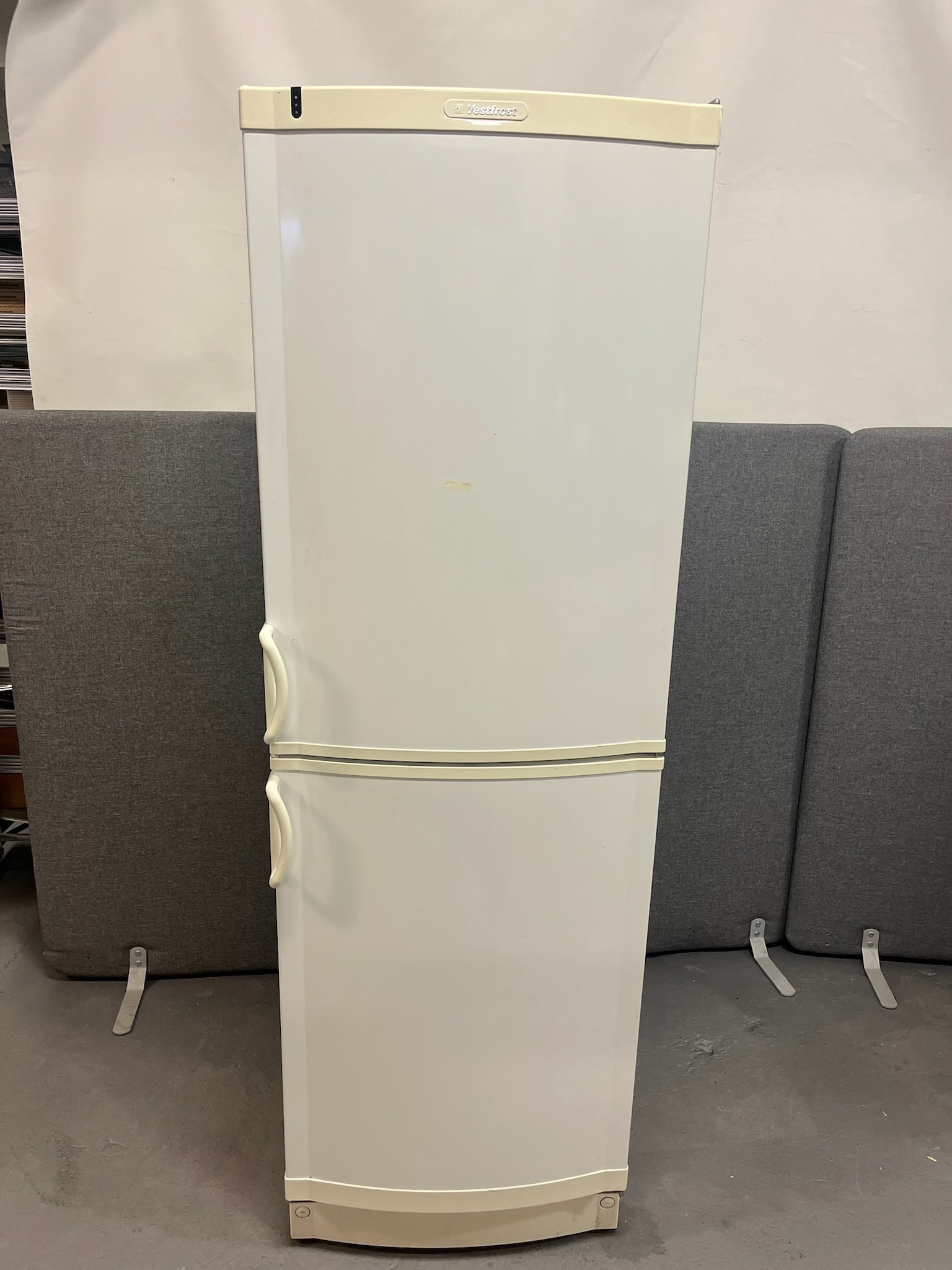 SELT / SOLD Vestfrost kæliskápur m.frysti L60 x D60 x H184,5 sm. 2